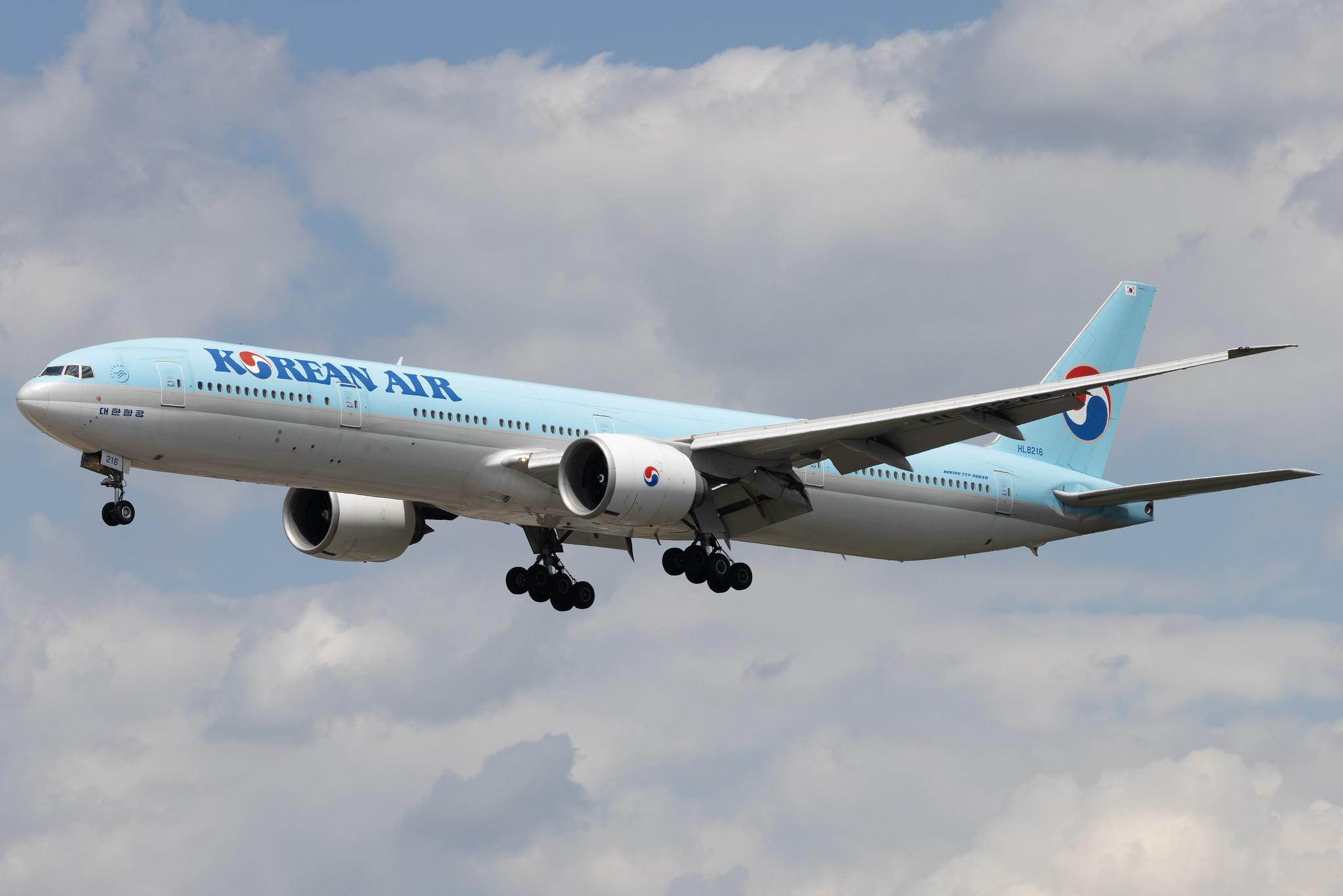 Frankfurt Airport: Korean Air (KE / KAL) | Boeing 777-3B5(ER) B77W | HL8216 | MSN 37647