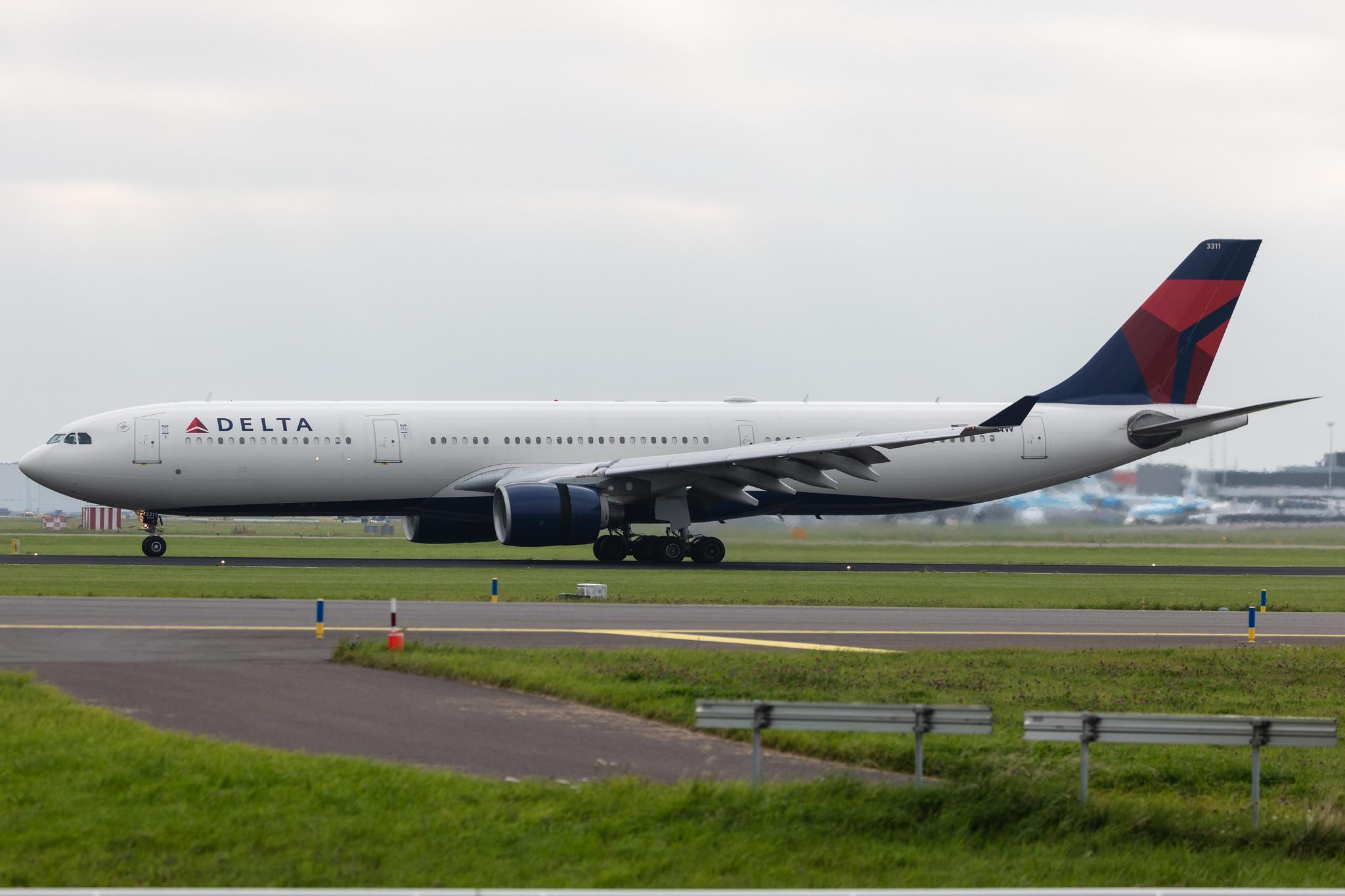 Amsterdam Schiphol: Delta Air Lines (DL / DAL) |  Airbus A330-323 A333 | N811NW | MSN 0690