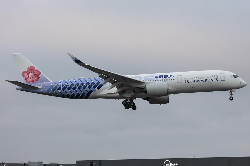 Amsterdam Schiphol: China Airlines (CI / CAL) |  Livery: Carbon Fibre - Airbus Livery |  Airbus A350-941 A359 | B-18918 | MSN 239