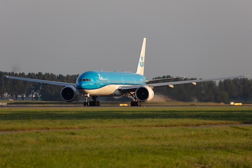 Amsterdam Schiphol: KLM (KL / KLM) |  Boeing 777-300(ER) B77W | PH-BVV | MSN 66888