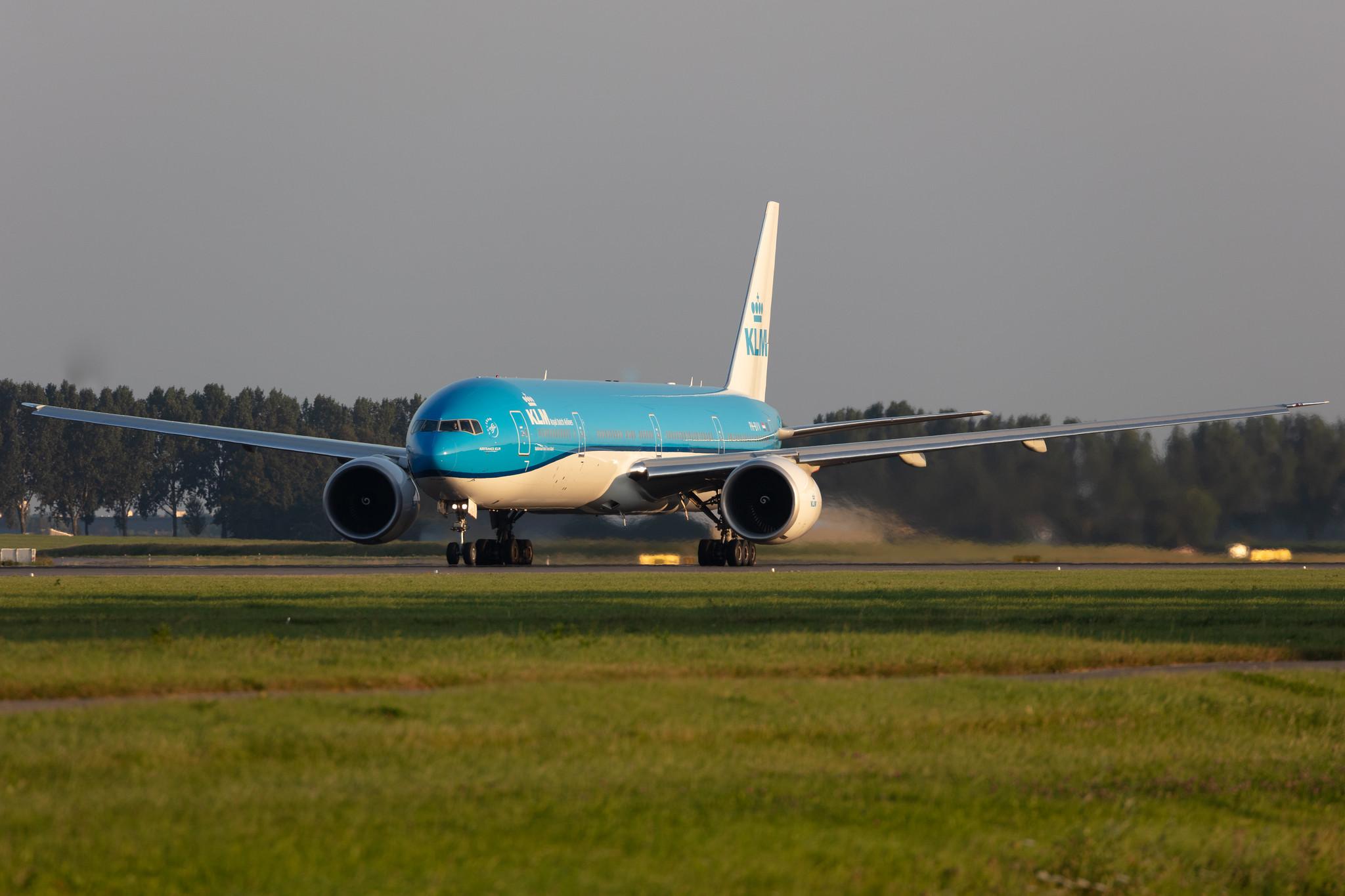 Amsterdam Schiphol: KLM (KL / KLM) |  Boeing 777-300(ER) B77W | PH-BVV | MSN 66888