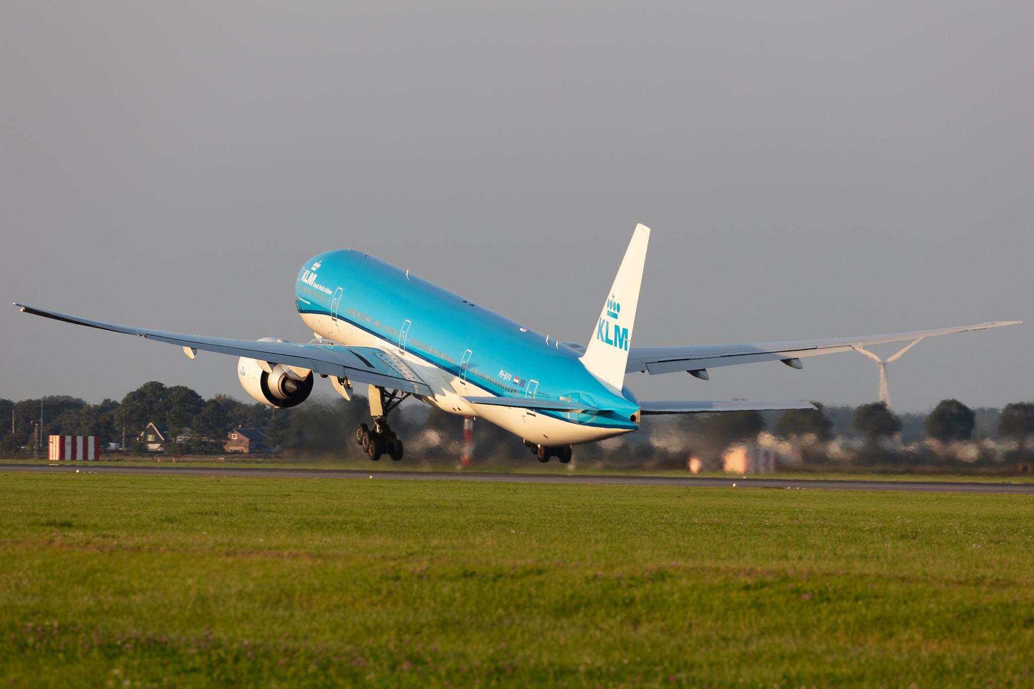 Amsterdam Schiphol: KLM (KL / KLM) |  Boeing 777-300(ER) B77W | PH-BVV | MSN 66888