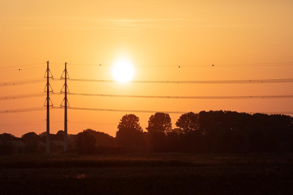 Amsterdam Schiphol: Sonnenuntergang an der Polderbaan