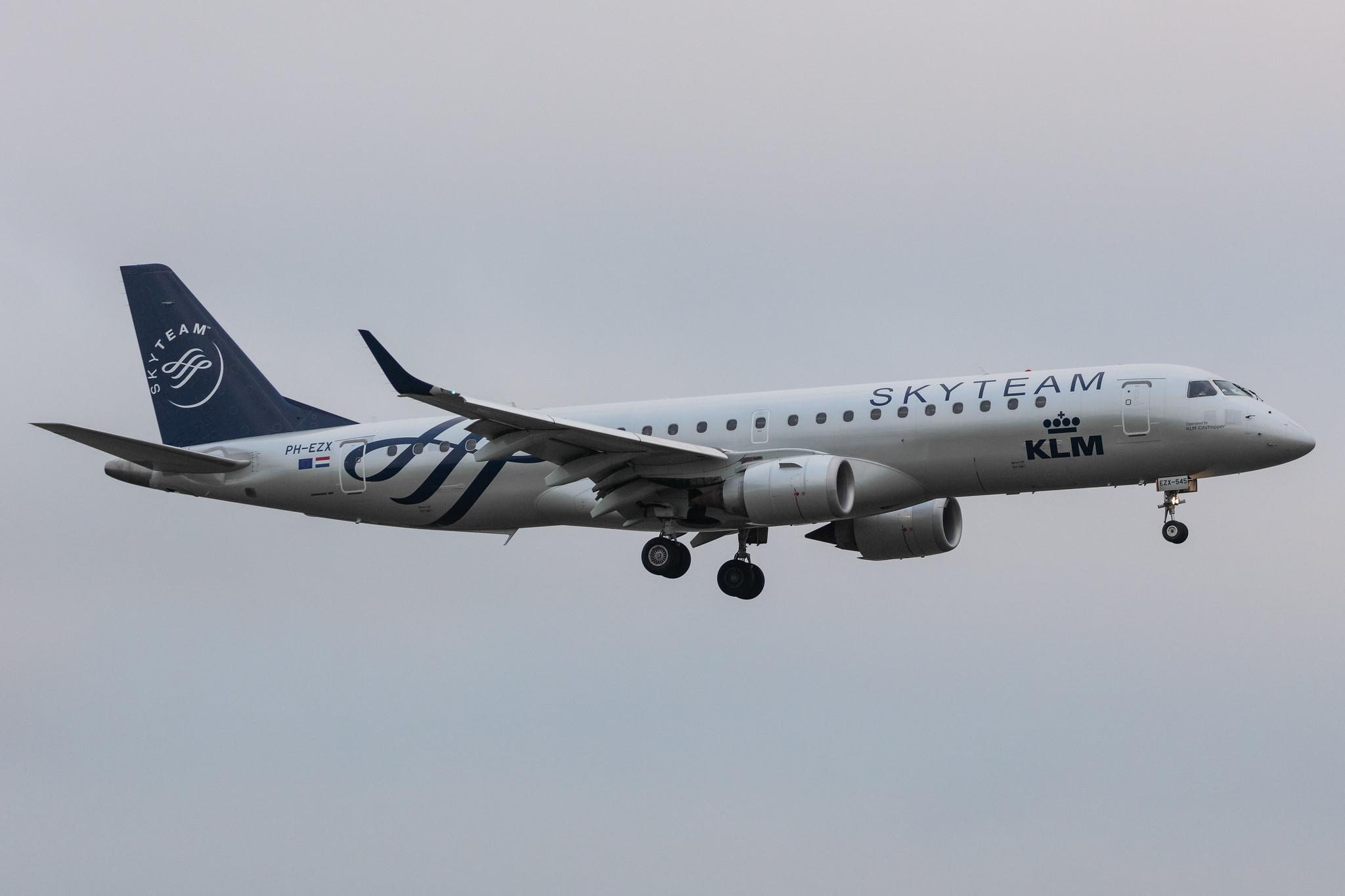 Amsterdam Schiphol: KLM (KL / KLM) |  Livery: SkyTeam Livery | Operator: KLM Cityhopper |  Embraer E190STD E190 | PH-EZX | MSN 19000545