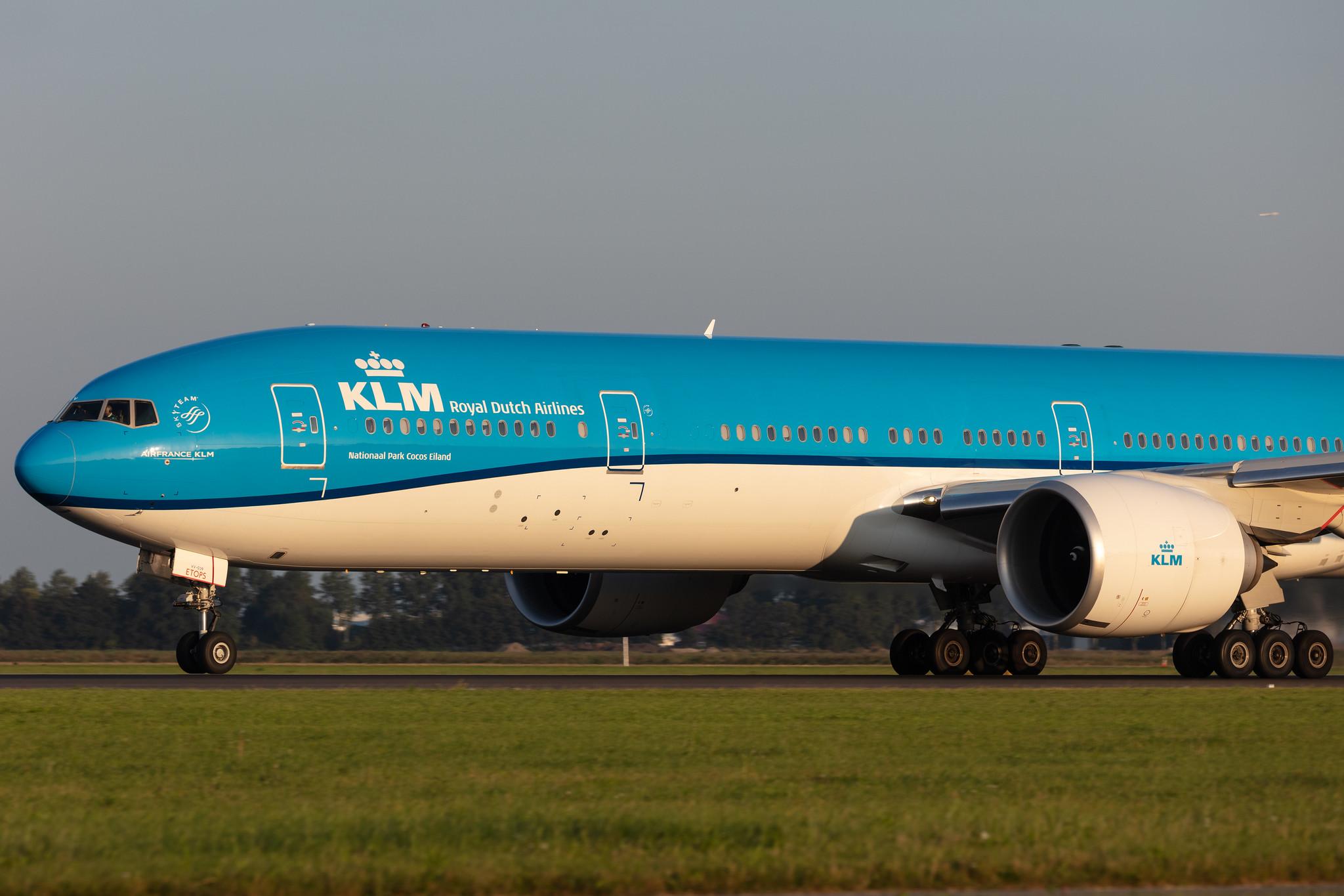 Amsterdam Schiphol: KLM (KL / KLM) |  Boeing 777-300(ER) B77W | PH-BVV | MSN 66888
