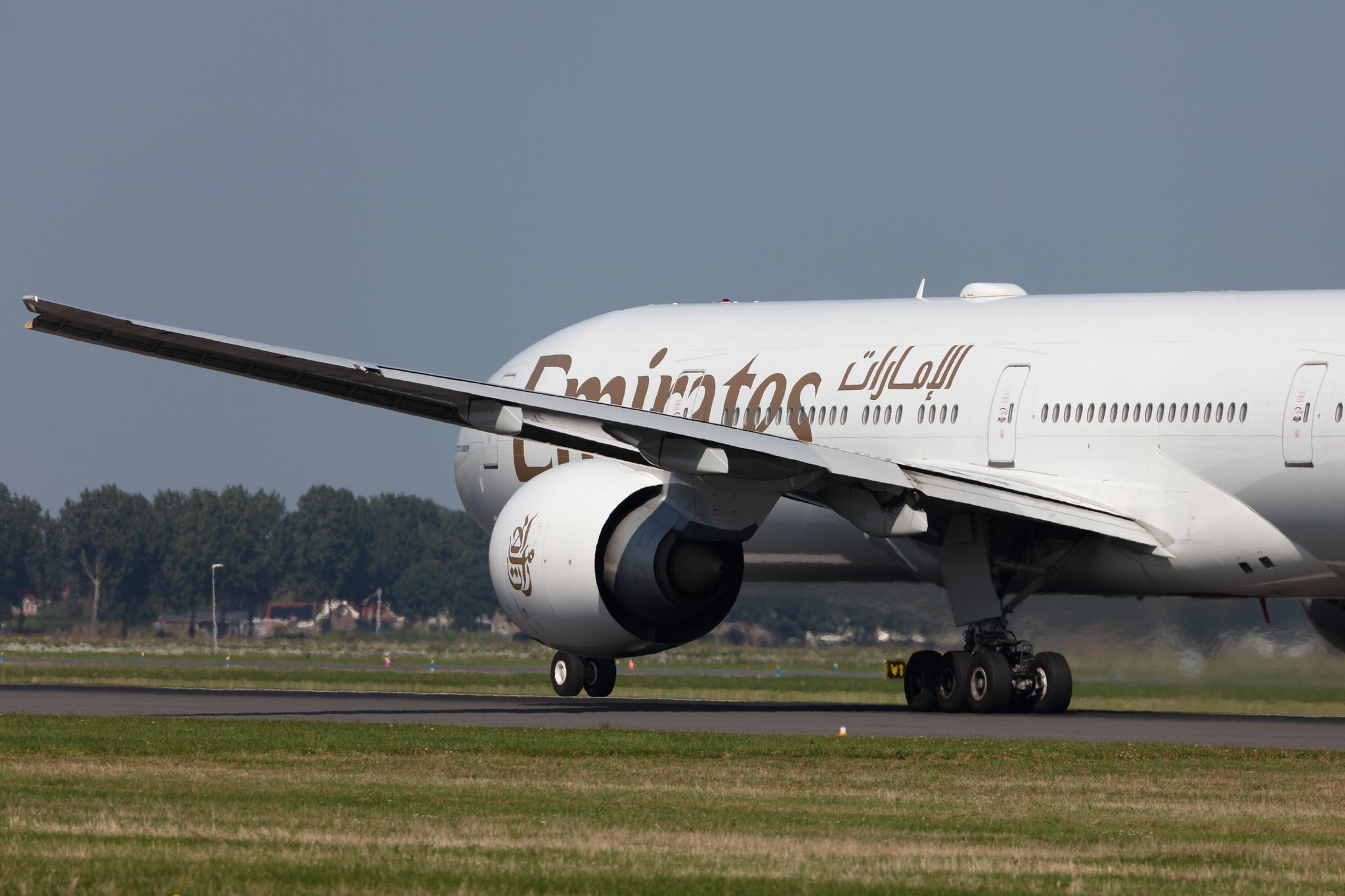 Amsterdam Schiphol: Emirates (EK / UAE) |  Boeing 777-31H(ER) B77W | A6-EGY | MSN 41080