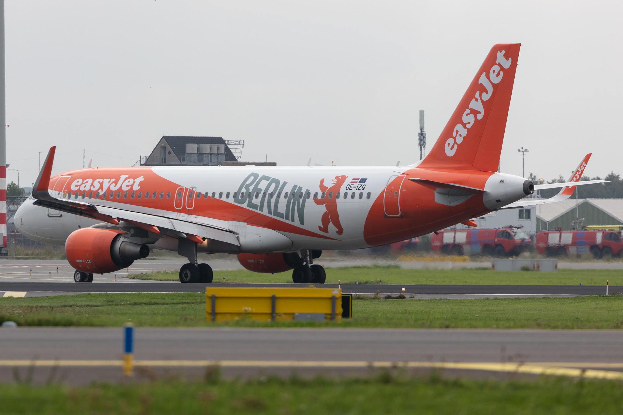 Amsterdam Schiphol: easyJet (U2 / EZY) |  Livery: Berlin Livery | Operator: easyJet Europe |  Airbus A320-214 A320 | OE-IZQ | MSN 6877