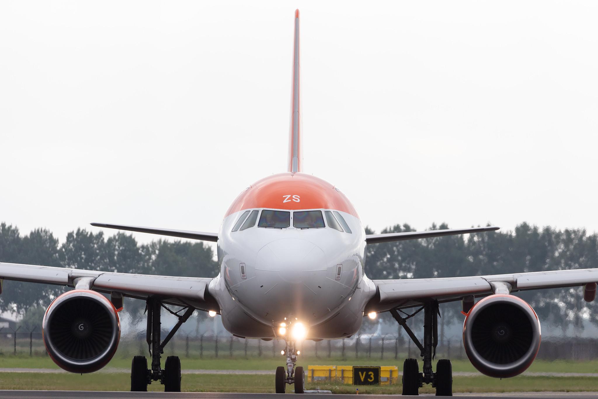 Amsterdam Schiphol: easyJet (U2 / EZY) | Operator: easyJet Europe |  Airbus A320-214 A320 | OE-IZS | MSN 3945