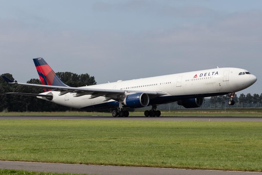 Amsterdam Schiphol: Delta Air Lines (DL / DAL) |  Airbus A330-323 A333 | N818NW | MSN 0857