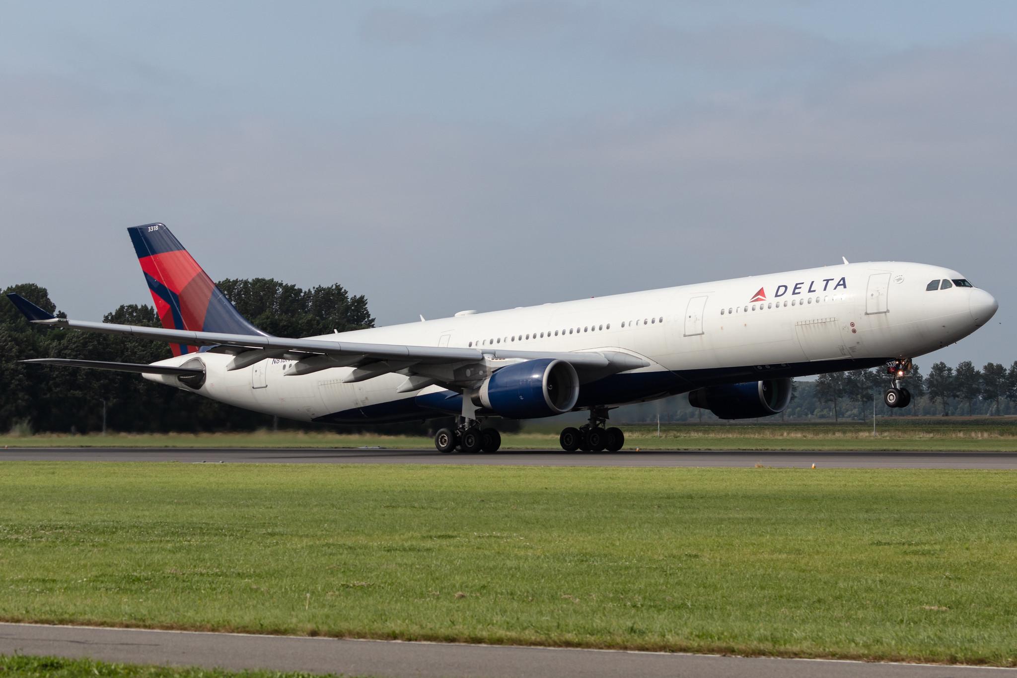 Amsterdam Schiphol: Delta Air Lines (DL / DAL) |  Airbus A330-323 A333 | N818NW | MSN 0857