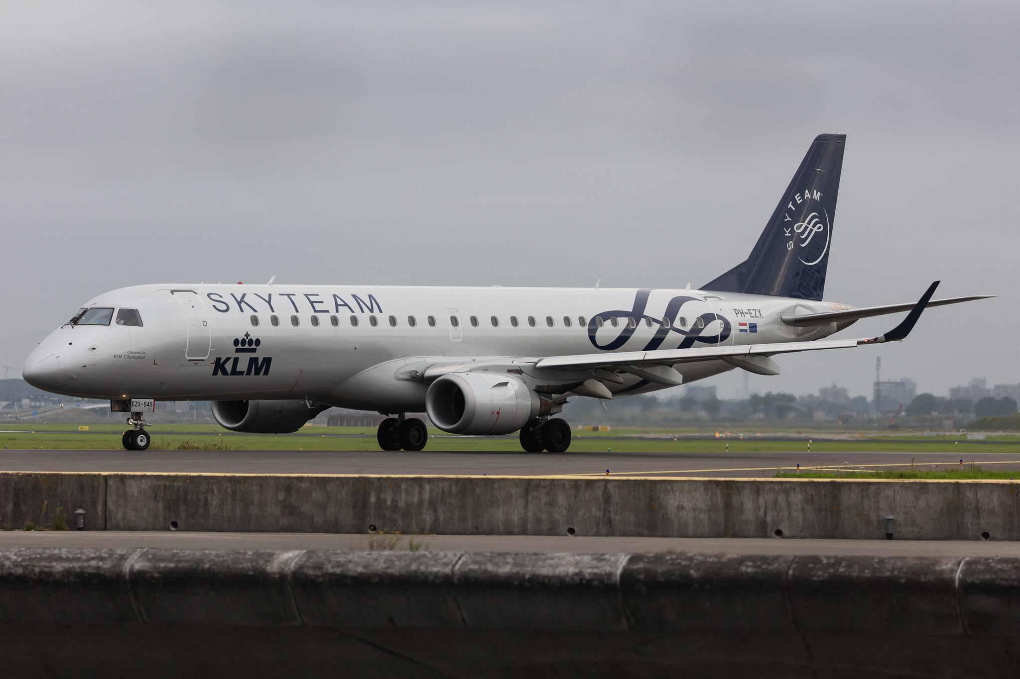Amsterdam Schiphol: KLM (KL / KLM) |  Livery: SkyTeam Livery | Operator: KLM Cityhopper |  Embraer E190STD E190 | PH-EZX | MSN 19000545