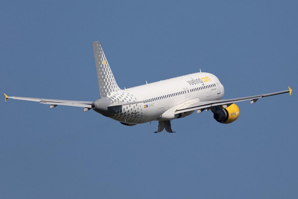 Amsterdam Schiphol: Vueling (VY / VLG) |  Airbus A320-216 A320 | EC-KLT | MSN 3376
