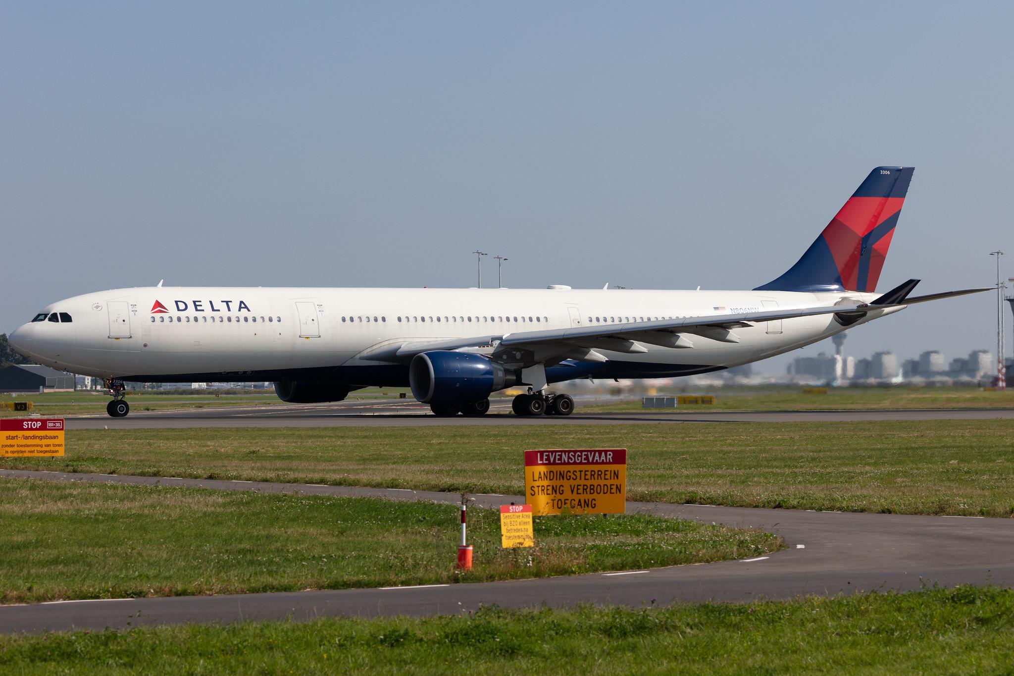 Amsterdam Schiphol: Delta Air Lines (DL / DAL) |  Airbus A330-323 A333 | N806NW | MSN 0578