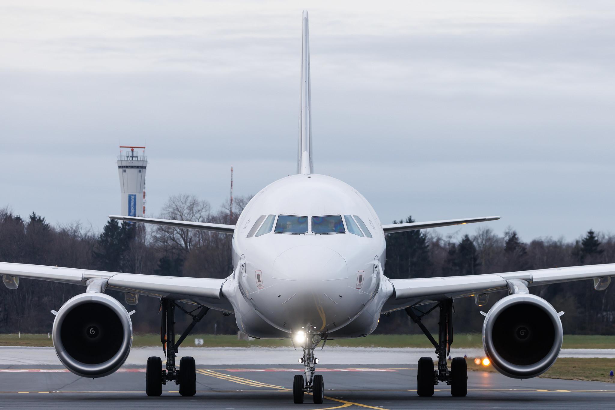Hamburg Airport: Lufthansa (LH / DLH) | Airbus A319-112 A319 | D-AIBC | MSN 4332