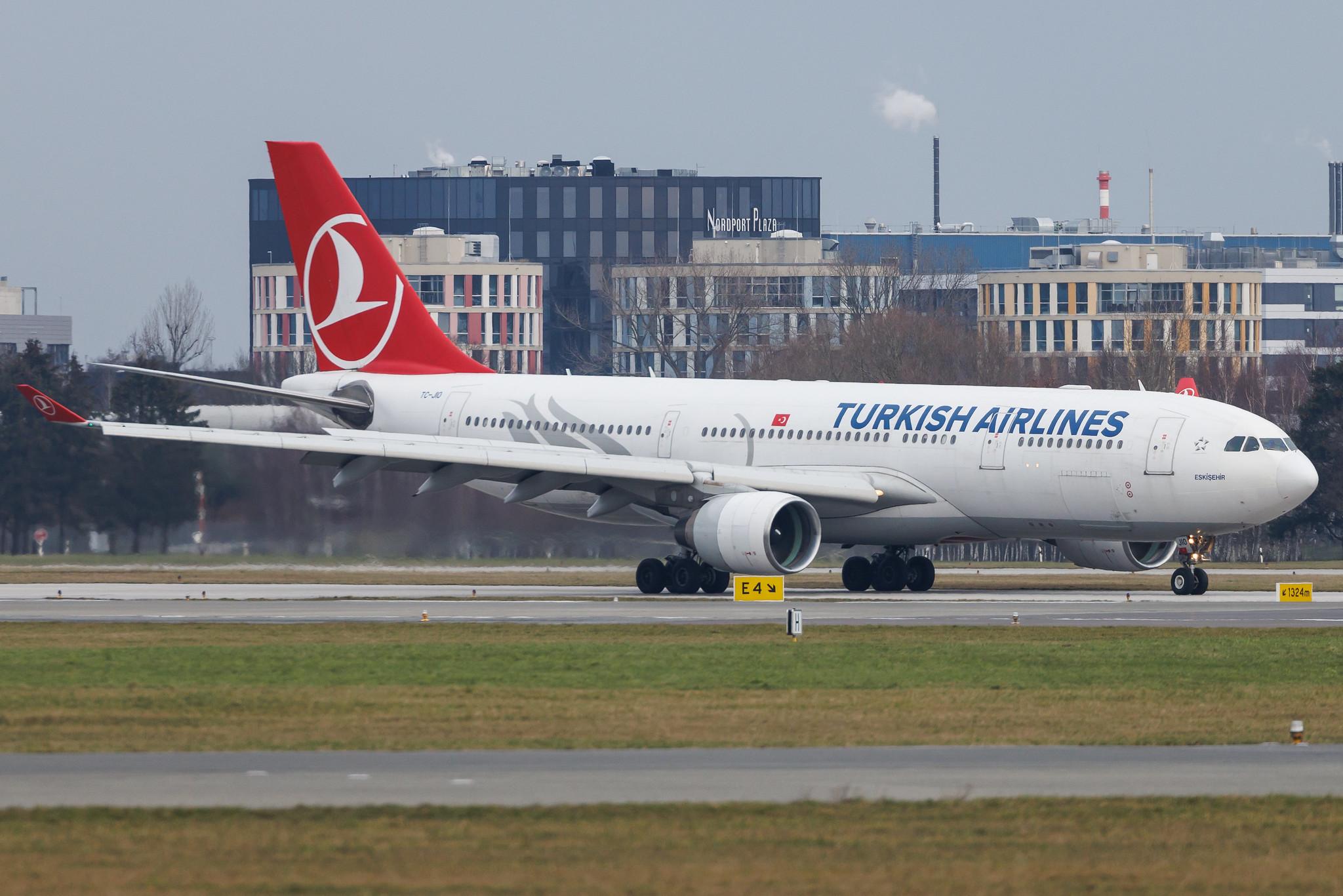 Hamburg Airport: Turkish Airlines (TK / THY) | Airbus A330-223 A332 | TC-JIO | MSN 0869