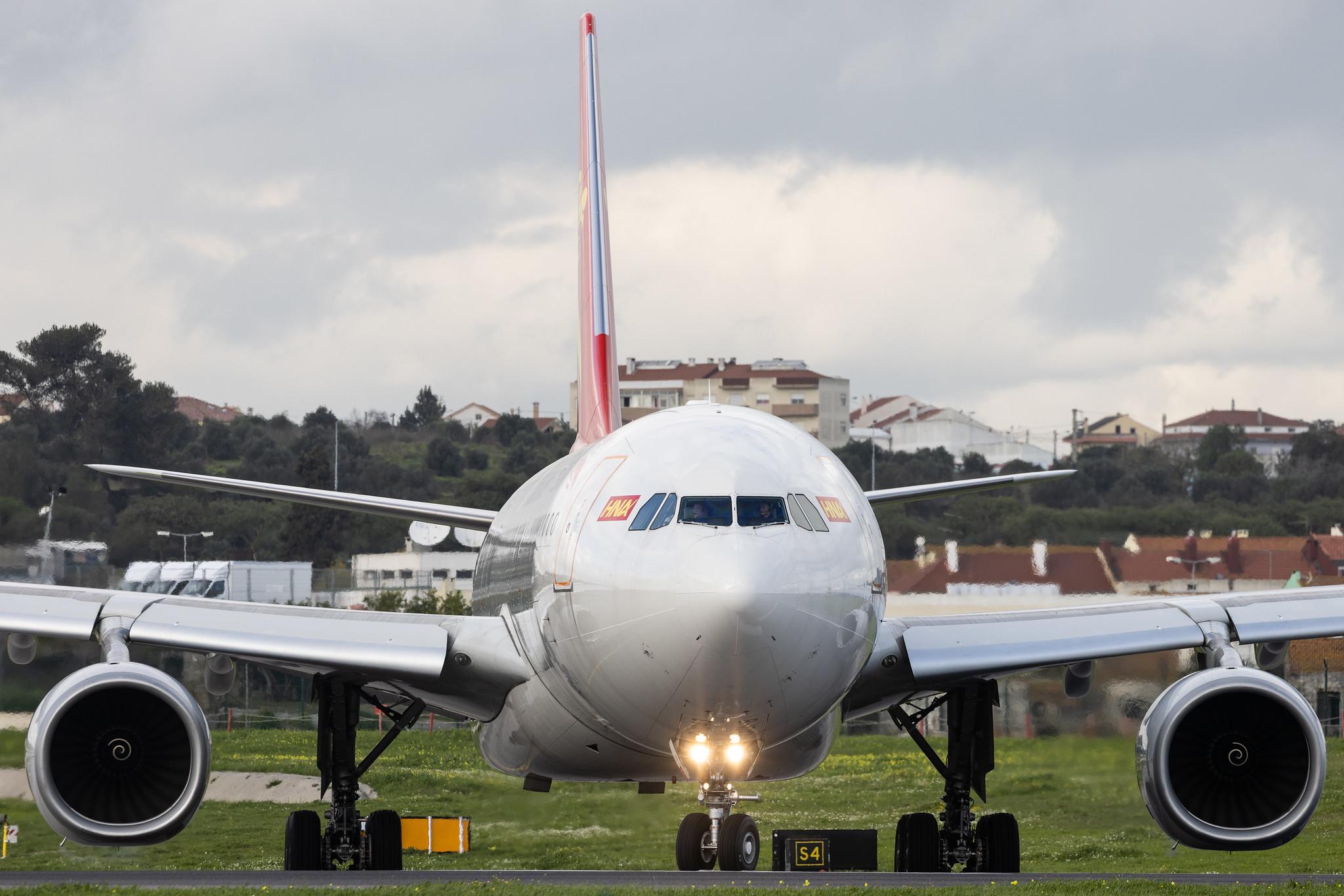 Aeroporto de Lisboa: Capital Airlines (JD / CBJ) | Airbus A330-243 A332 | B-1043 | MSN 1847