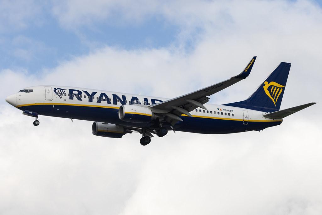 Aeroporto de Lisboa: Ryanair (FR / RYR) |  Boeing 737-8AS B738 | EI-GXM | MSN 44858