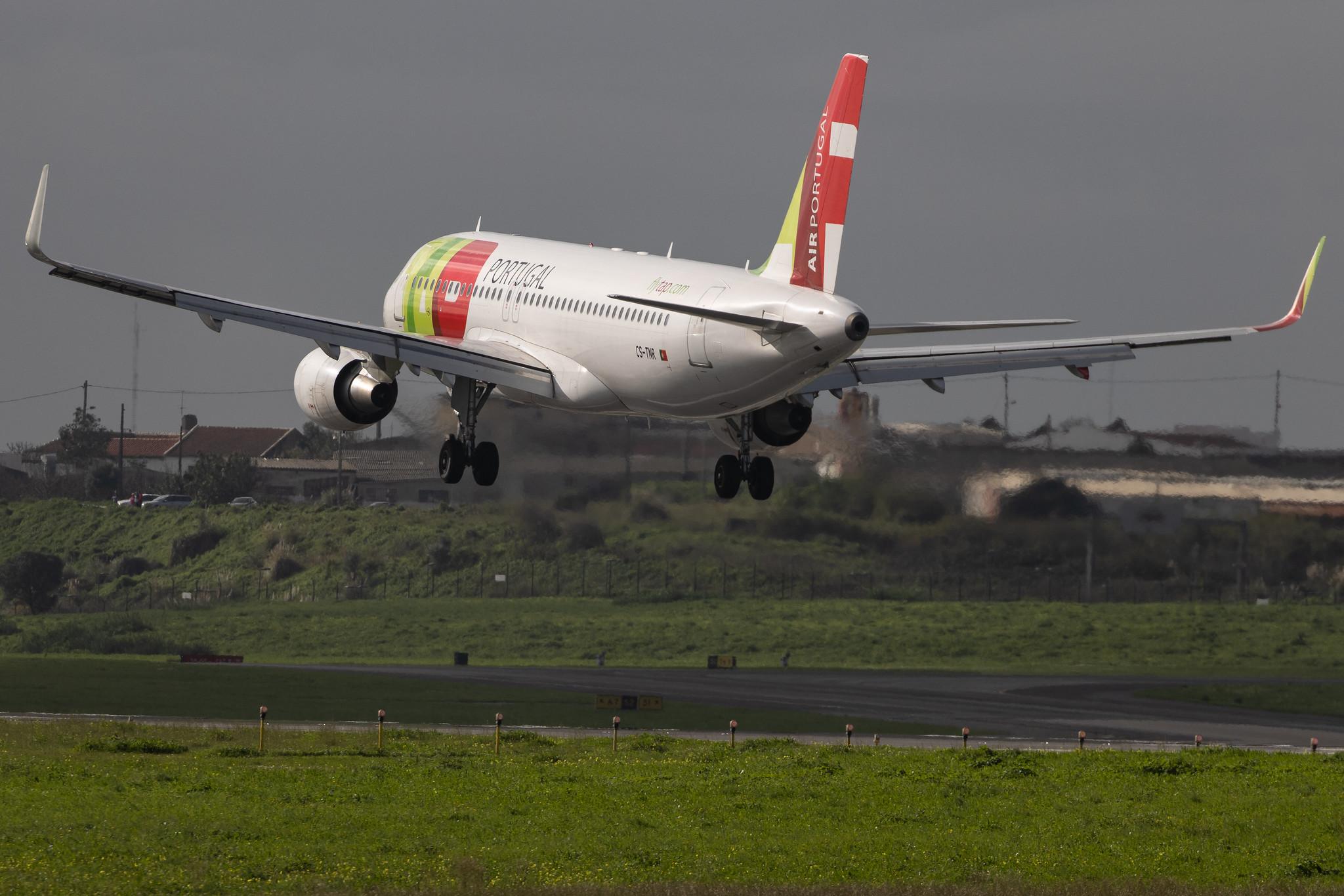 Aeroporto de Lisboa: TAP Air Portugal (TP / TAP) | Airbus A320-214 A320 | CS-TNR | MSN 3883