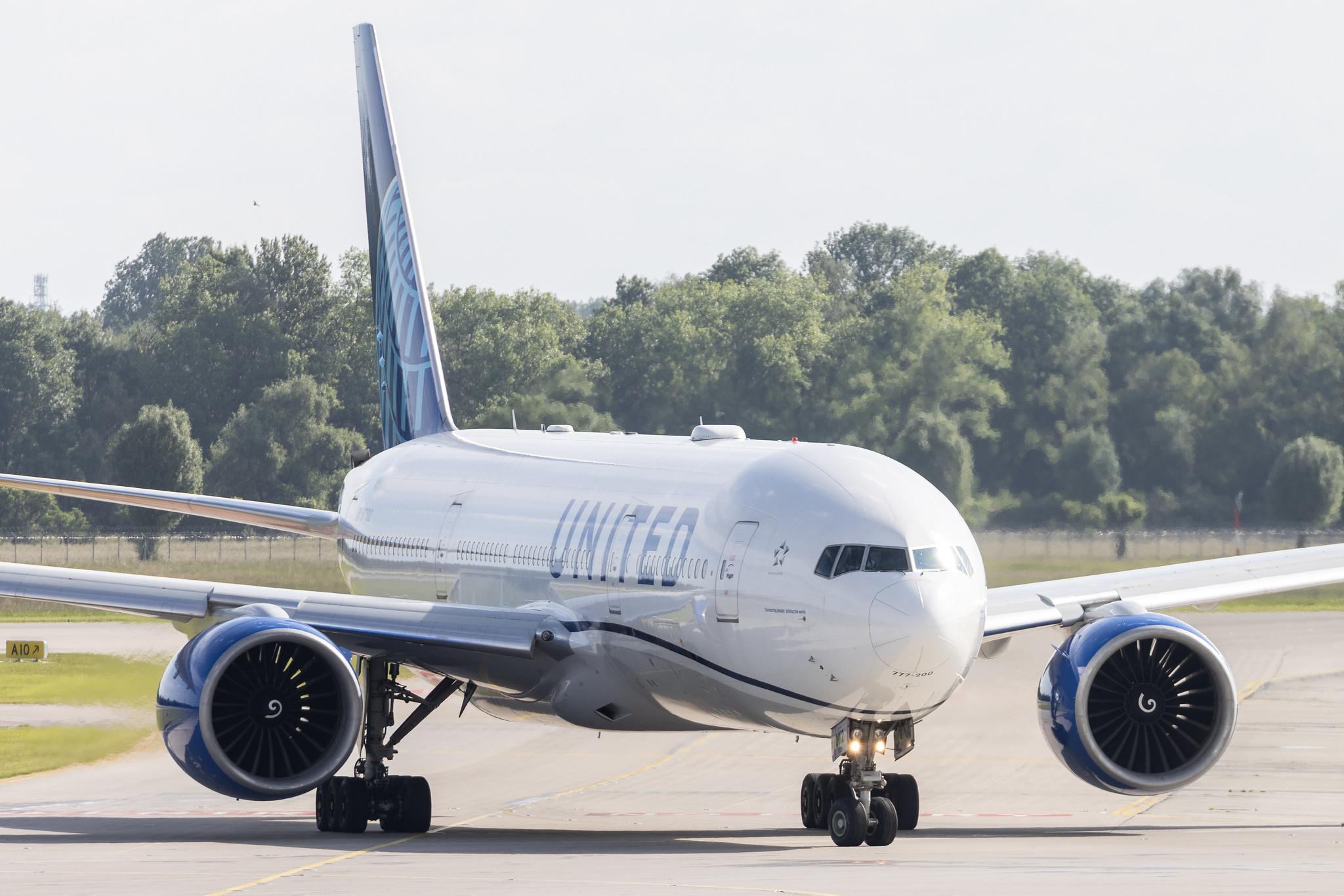 Munich Airport: United Airlines (UA / UAL) | Boeing 777-224(ER) B772 | N77012 | MSN 29860