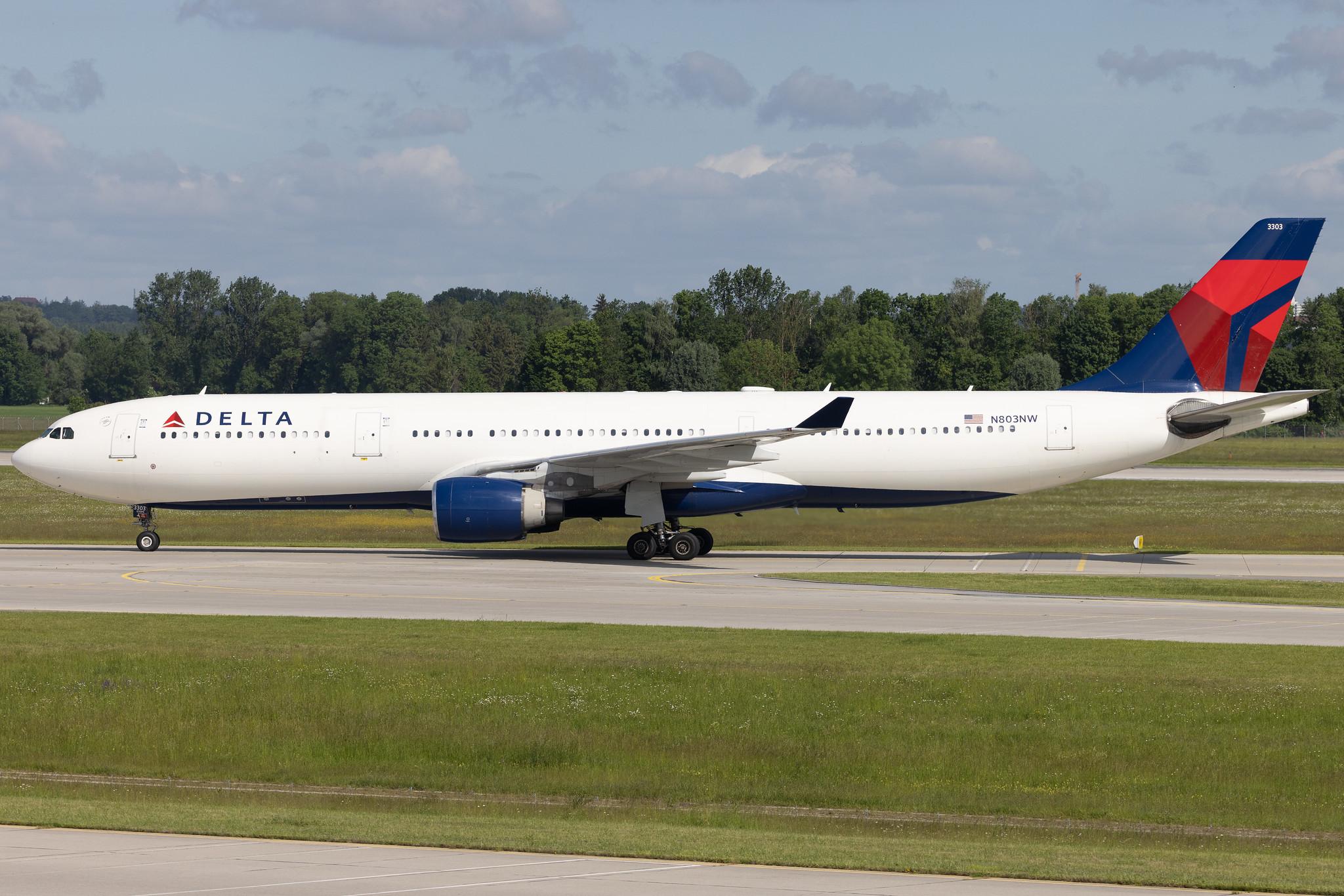Munich Airport: Delta Air Lines (DL / DAL) | Airbus A330-323 A333 | N803NW | MSN 0542