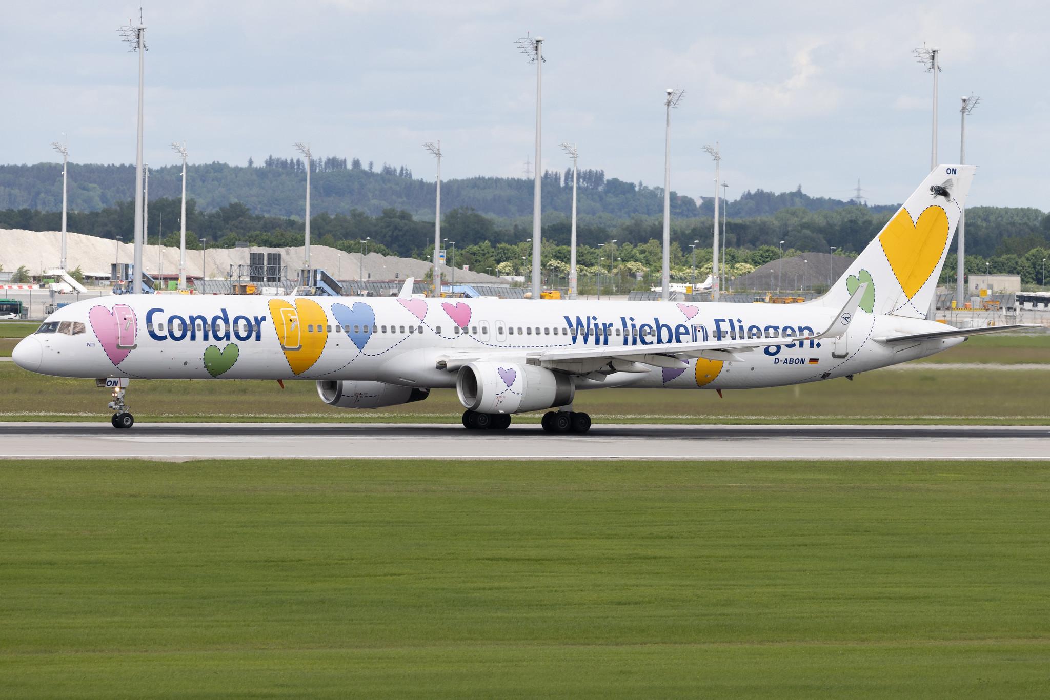 Munich Airport: Condor (DE / CFG) | Livery: Wir Lieben Fliegen Livery | Boeing 757-330 B753 | D-ABON | MSN 29023
