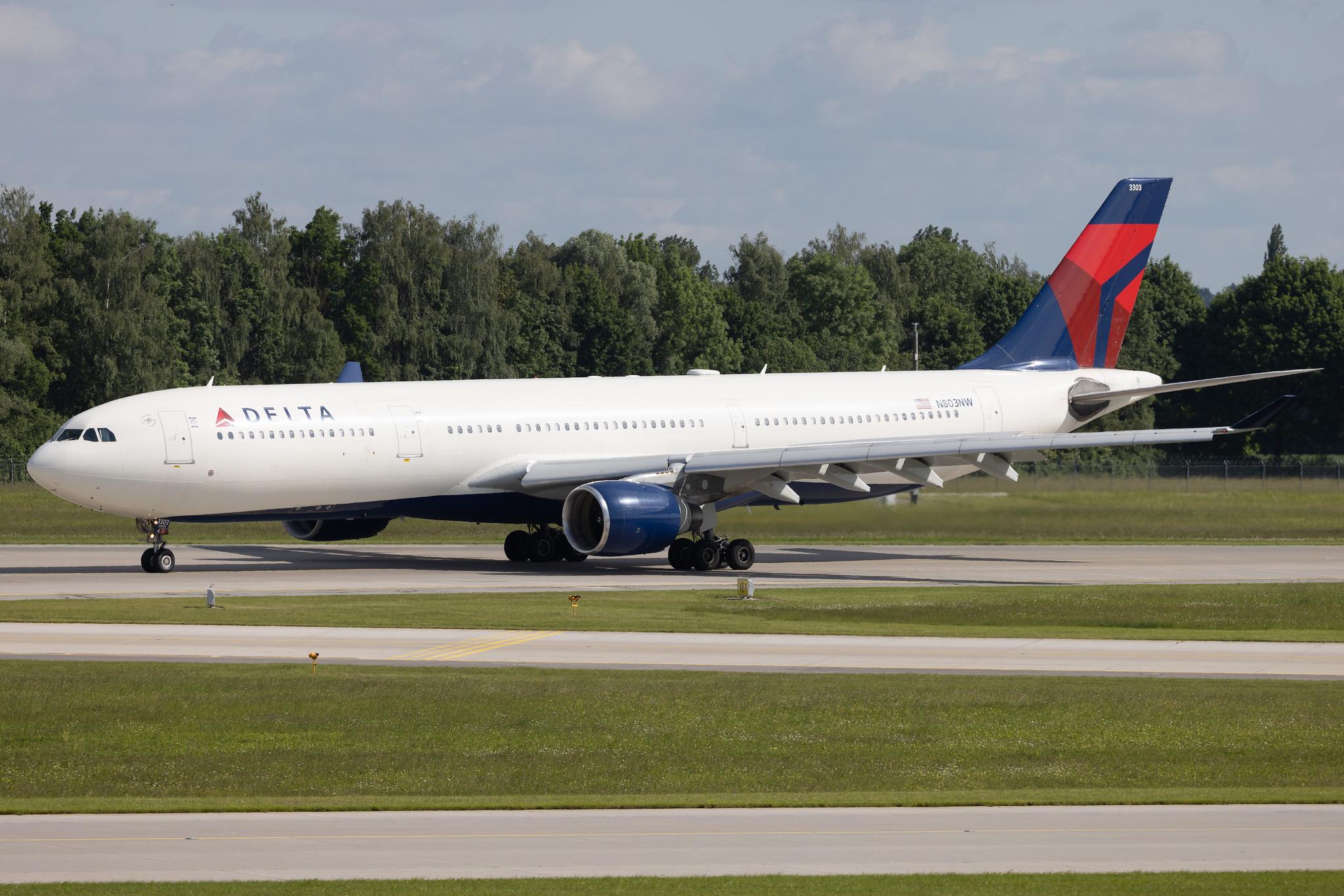 Munich Airport: Delta Air Lines (DL / DAL) | Airbus A330-323 A333 | N803NW | MSN 0542