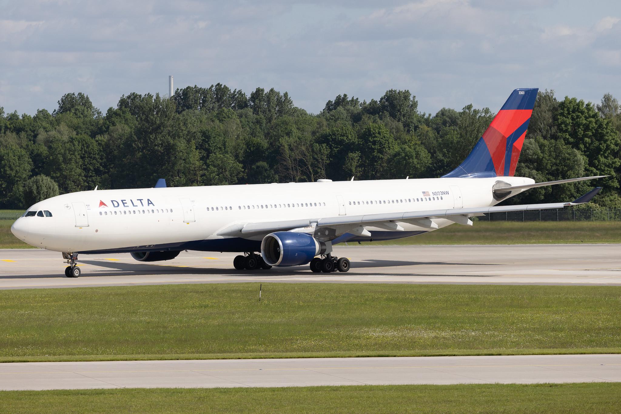 Munich Airport: Delta Air Lines (DL / DAL) | Airbus A330-323 A333 | N803NW | MSN 0542