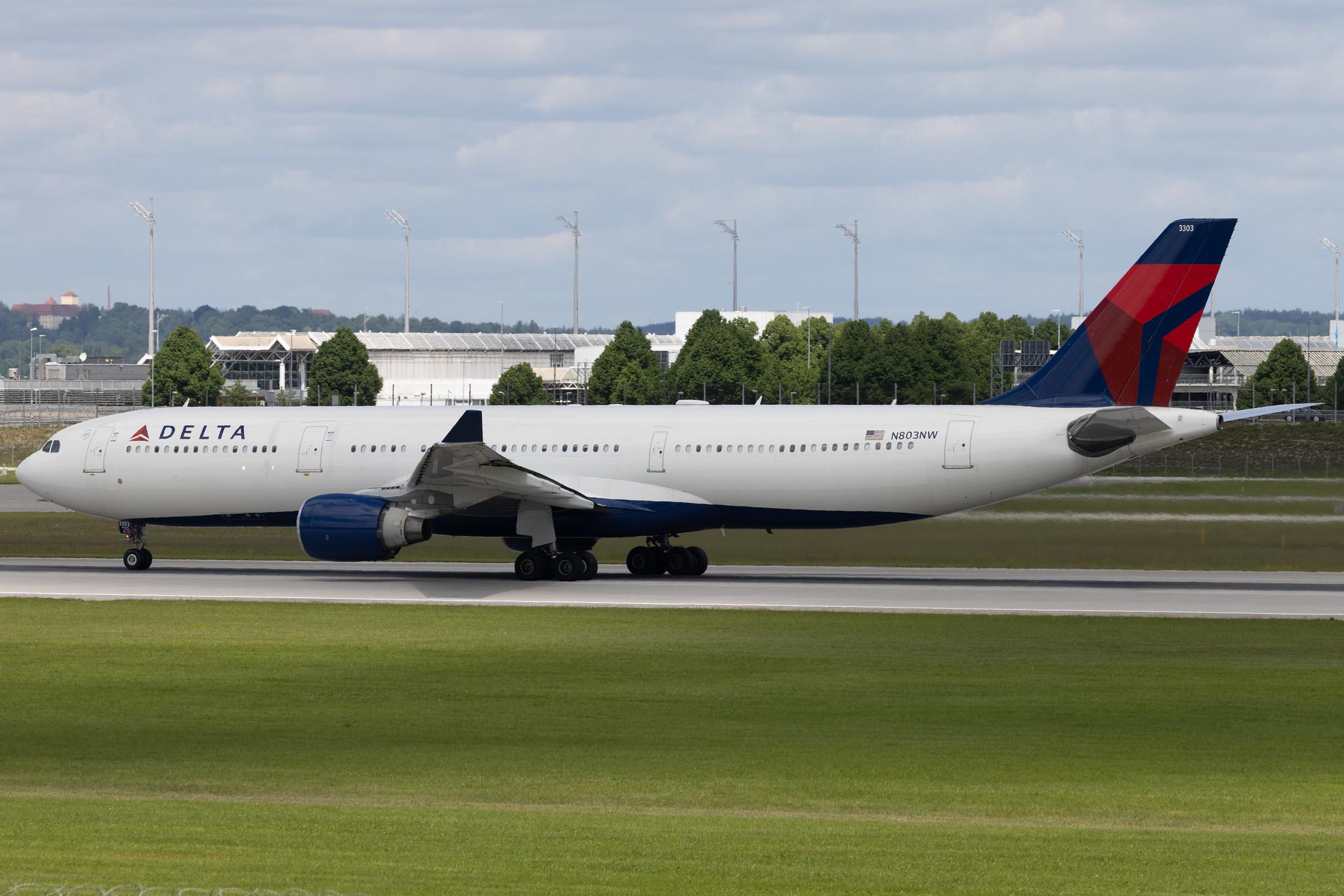 Munich Airport: Delta Air Lines (DL / DAL) | Airbus A330-323 A333 | N803NW | MSN 0542