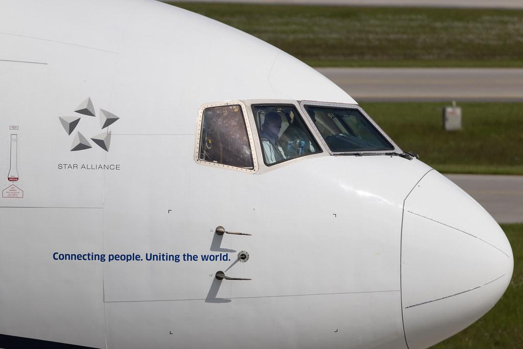 Munich Airport: United Airlines (UA / UAL) | Boeing 767-322(ER) B763 | N641UA | MSN 25091