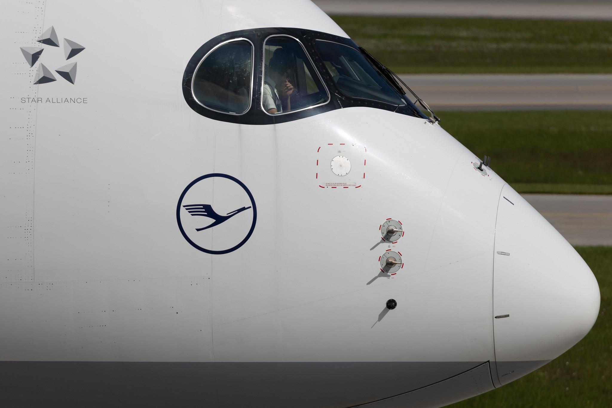Munich Airport: Lufthansa (LH / DLH) | Airbus A350-941 A359 | D-AIXD | MSN 127