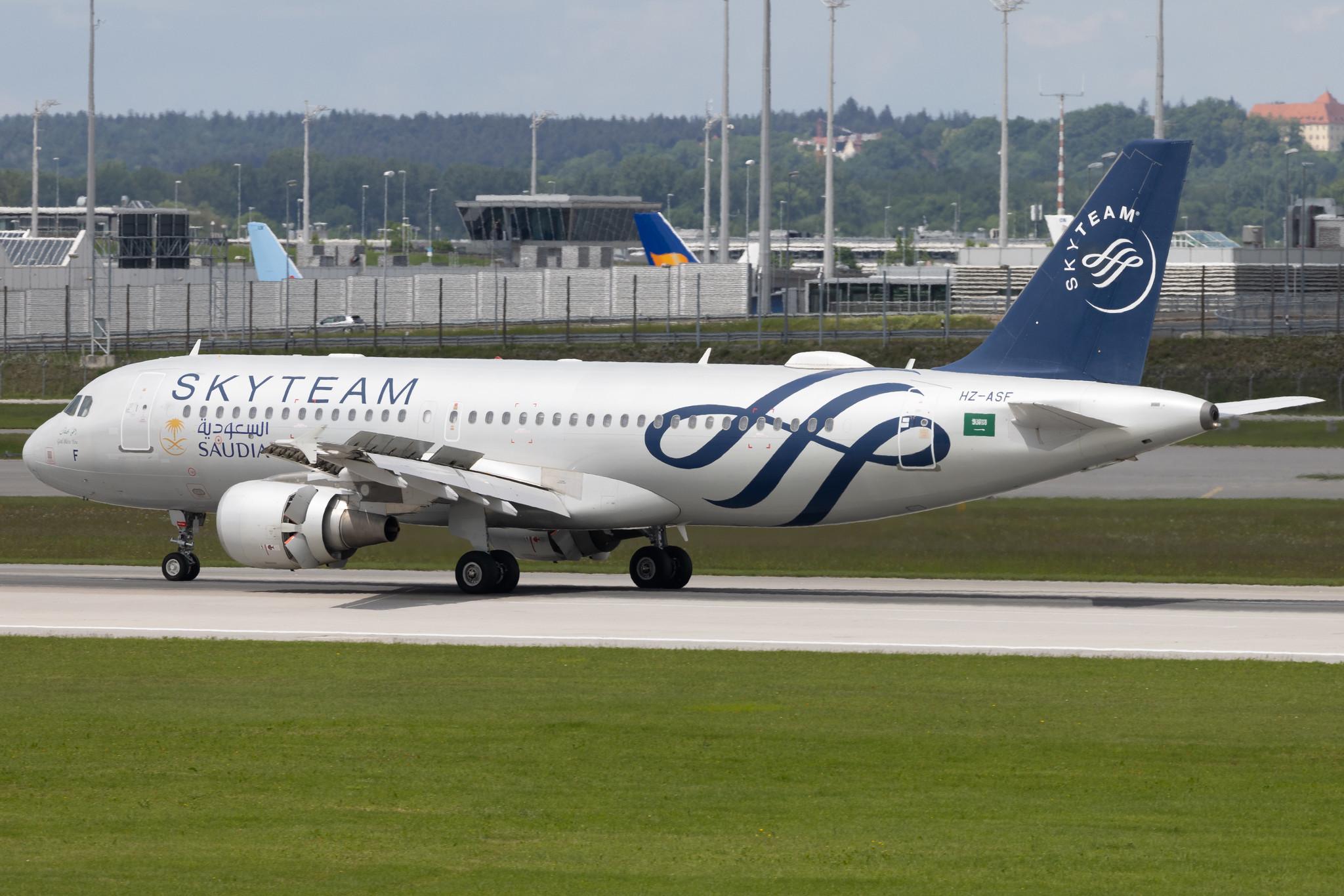 Munich Airport: Saudia (SV / SVA) | Livery: SkyTeam Livery | Airbus A320-214 A320 | HZ-ASF | MSN 4955
