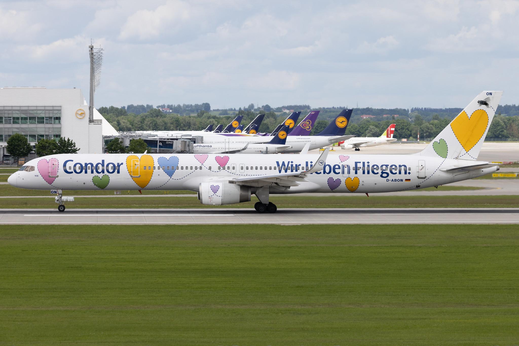 Munich Airport: Condor (DE / CFG) | Livery: Wir Lieben Fliegen Livery | Boeing 757-330 B753 | D-ABON | MSN 29023