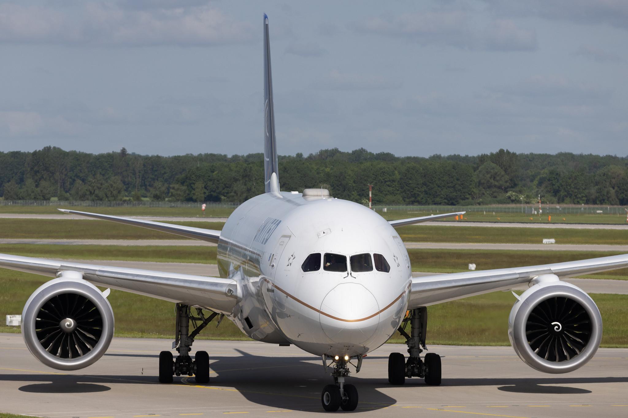 Munich Airport: United Airlines (UA / UAL) |  Boeing 787-9 Dreamliner B789 | N27957 | MSN 36409