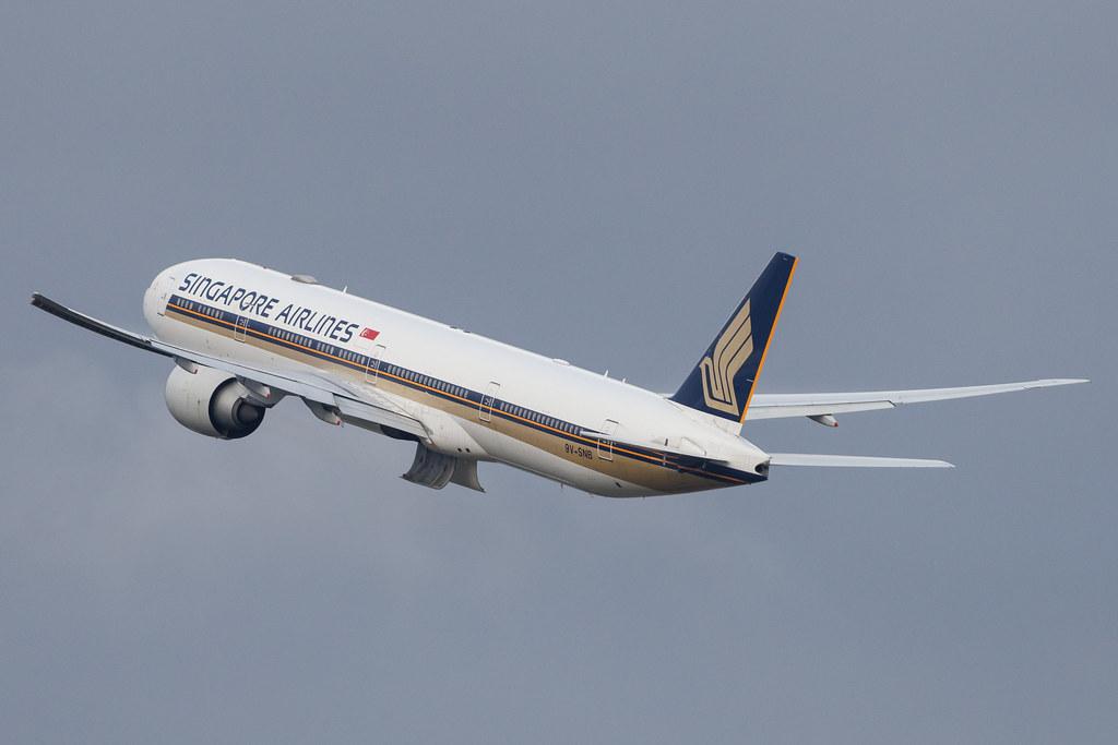 London Heathrow: Singapore Airlines (SQ / SIA) | Boeing 777-312(ER) B77W | 9V-SNB | MSN 42241