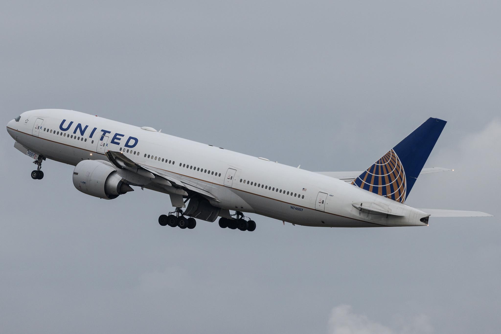London Heathrow: United Airlines (UA / UAL) | Boeing 777-224(ER) B772 | N74007 | MSN 29477