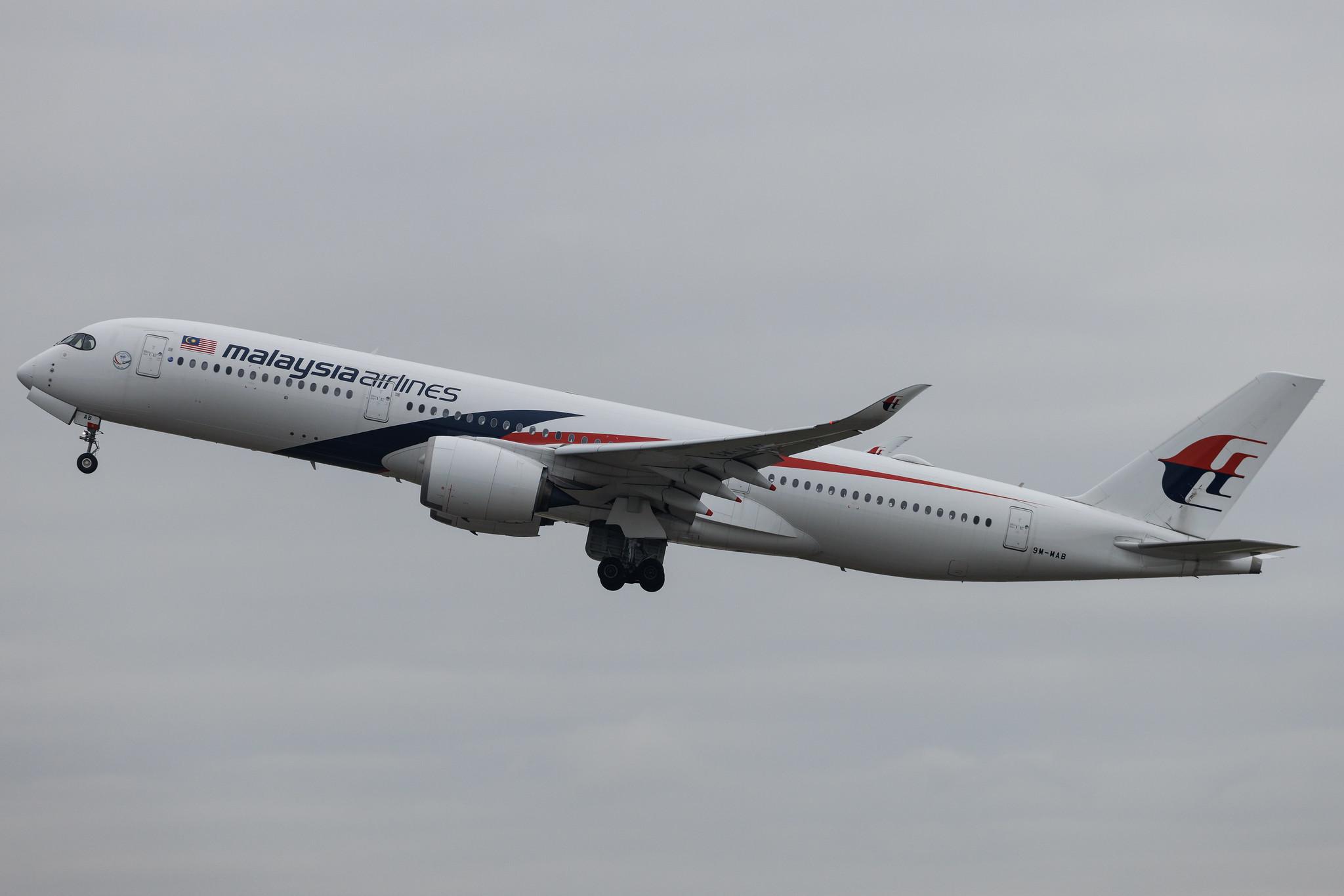 London Heathrow: Malaysia Airlines (MH / MAS) | Airbus A350-941 A359 | 9M-MAB | MSN 159