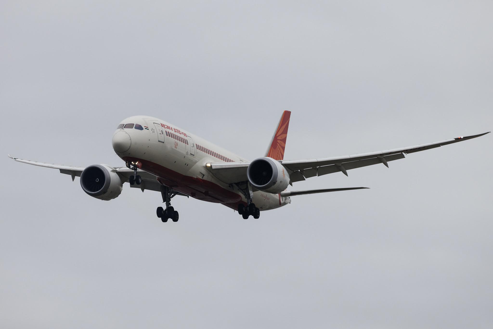 London Heathrow: Air India (AI / AIC) | Boeing 787-8 Dreamliner B788 | VT-AND | MSN 36278