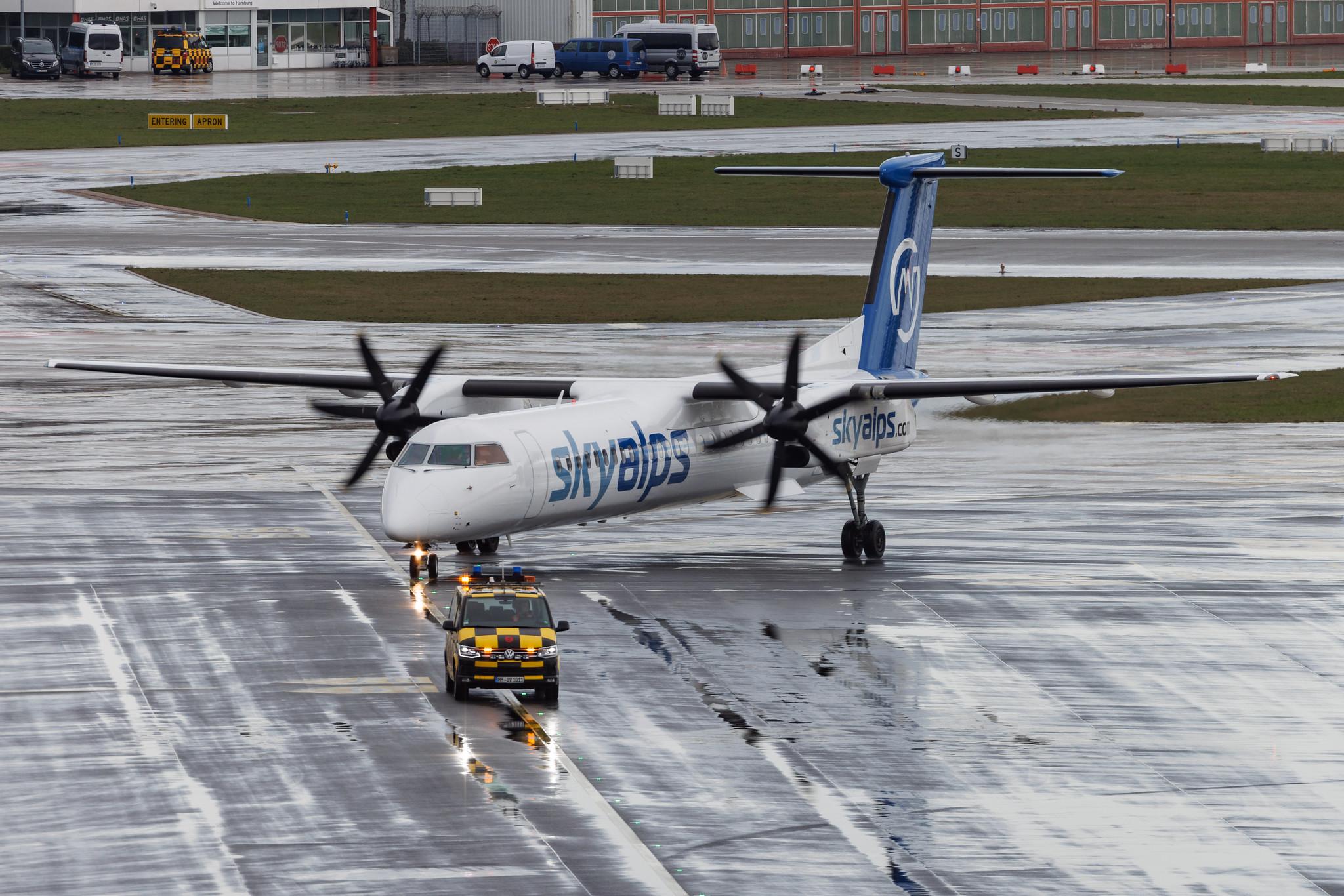Hamburg Airport: SkyAlps | De Havilland Canada Dash 8-400 DH8D | 9H-PET | MSN 4104