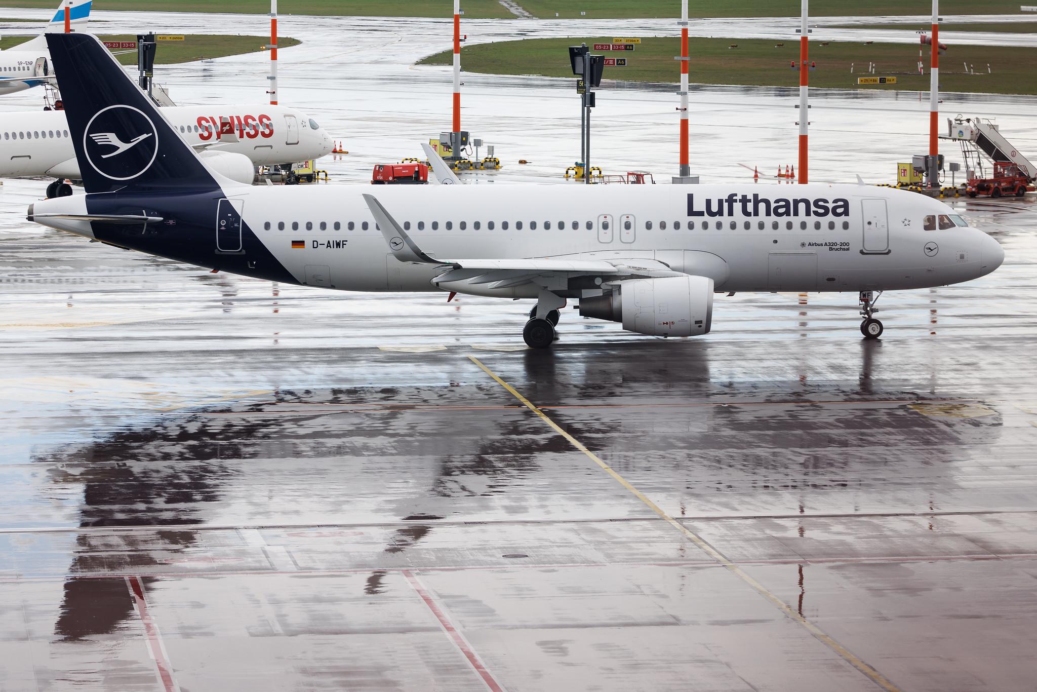 Hamburg Airport: Lufthansa (LH / DLH) | Airbus A320-214 A320 | D-AIWF | MSN 8853