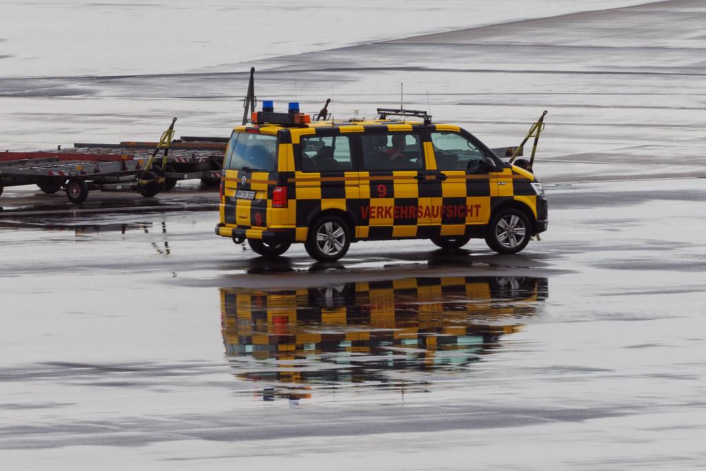 Hamburg Airport: Verkehrsaufsicht 9
