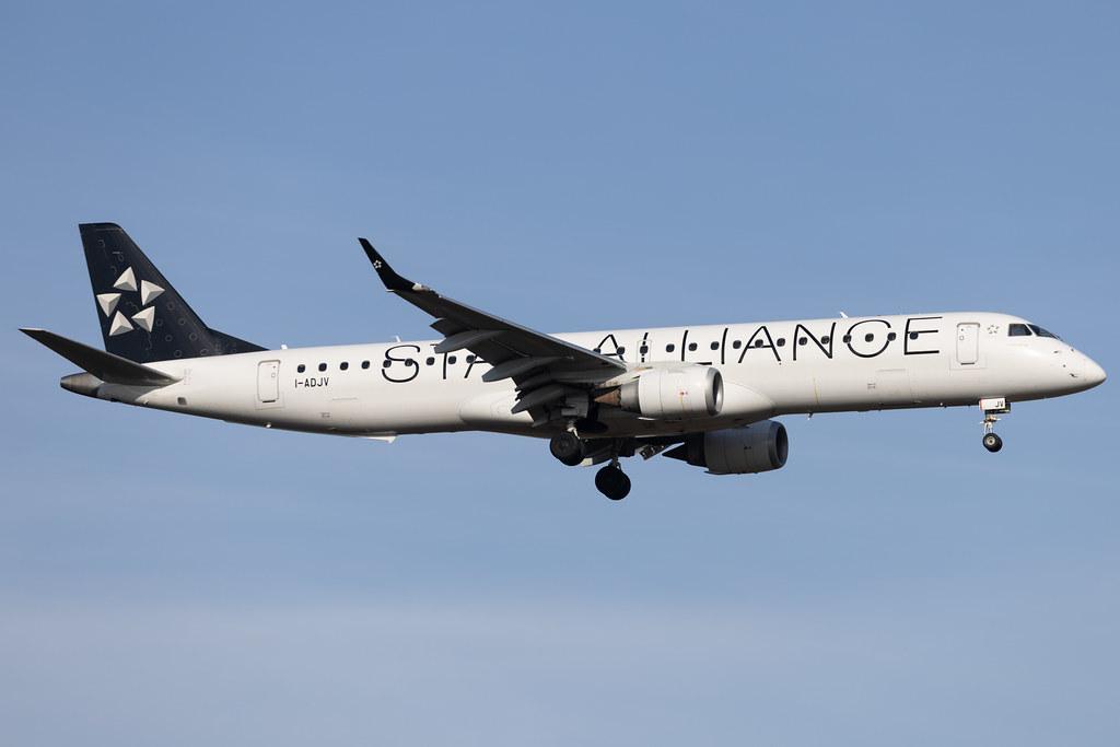 Frankfurt Airport: Air Dolomiti (EN / DLA) | Livery: Star Alliance Livery | Embraer E195LR E195 | I-ADJV | MSN 19000308