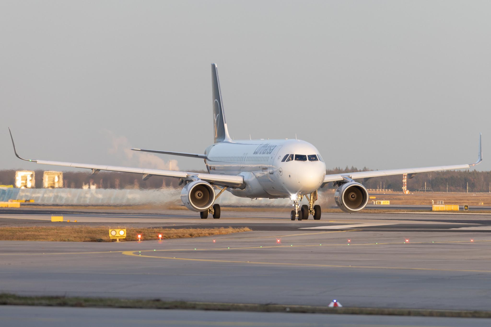 Frankfurt Airport: Lufthansa (LH / DLH) | Airbus A320-214 A320 | D-AIWK | MSN 9058