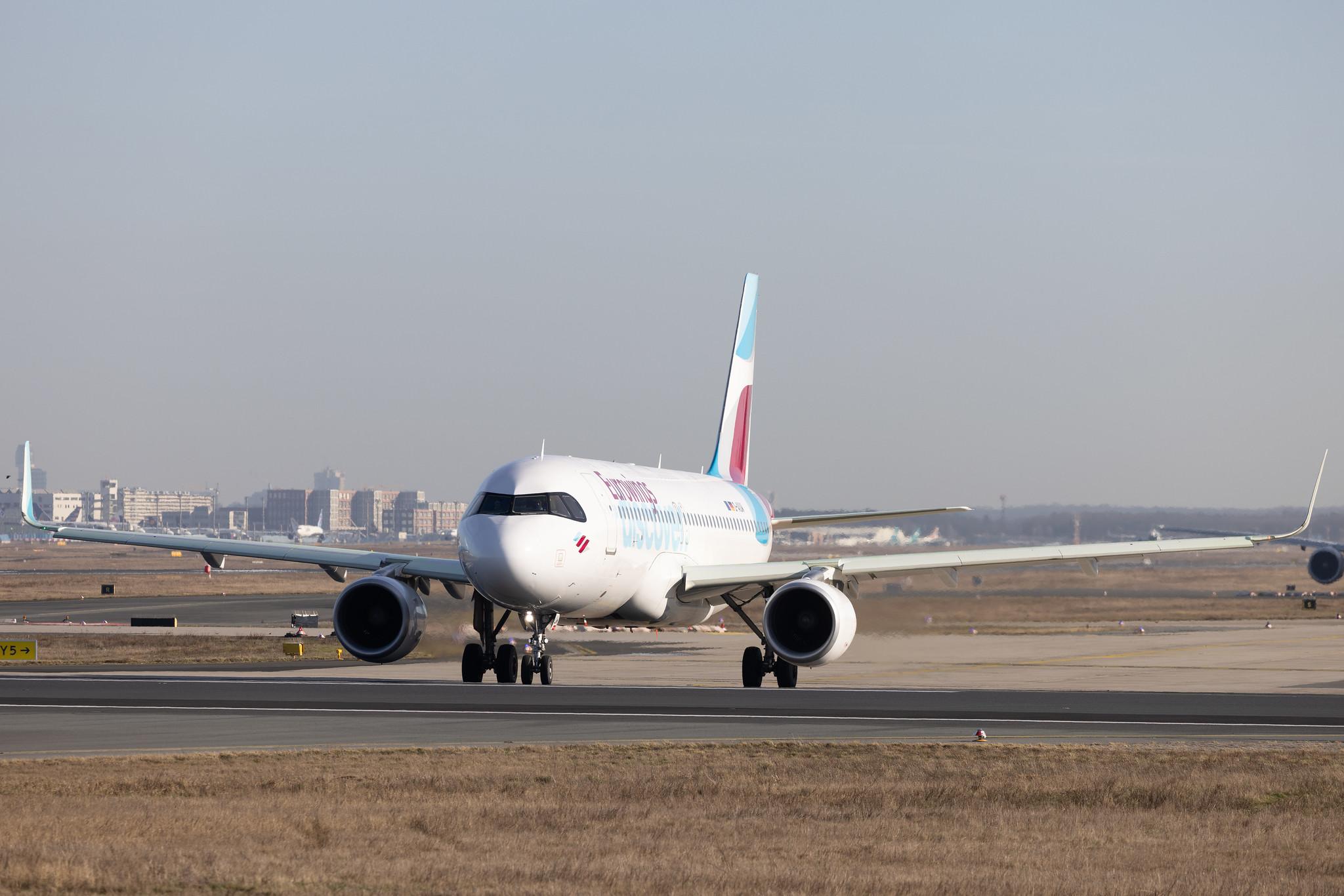 Frankfurt Airport: Eurowings Discover (4Y / OCN) | Airbus A320-214 A320 | D-AIUW | MSN 7251