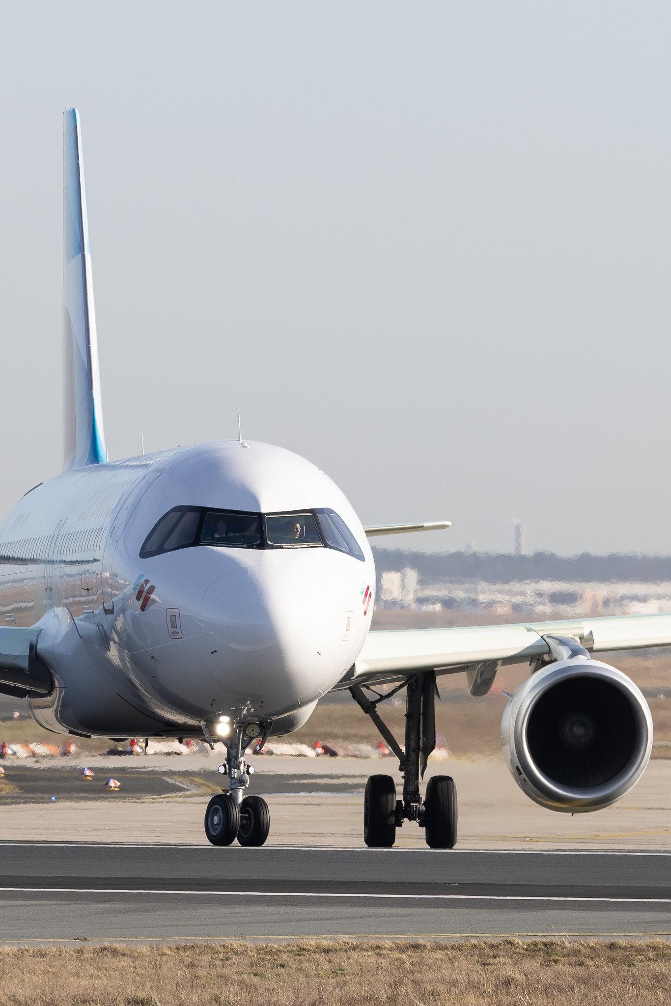 Frankfurt Airport: Eurowings Discover (4Y / OCN) | Airbus A320-214 A320 | D-AIUW | MSN 7251