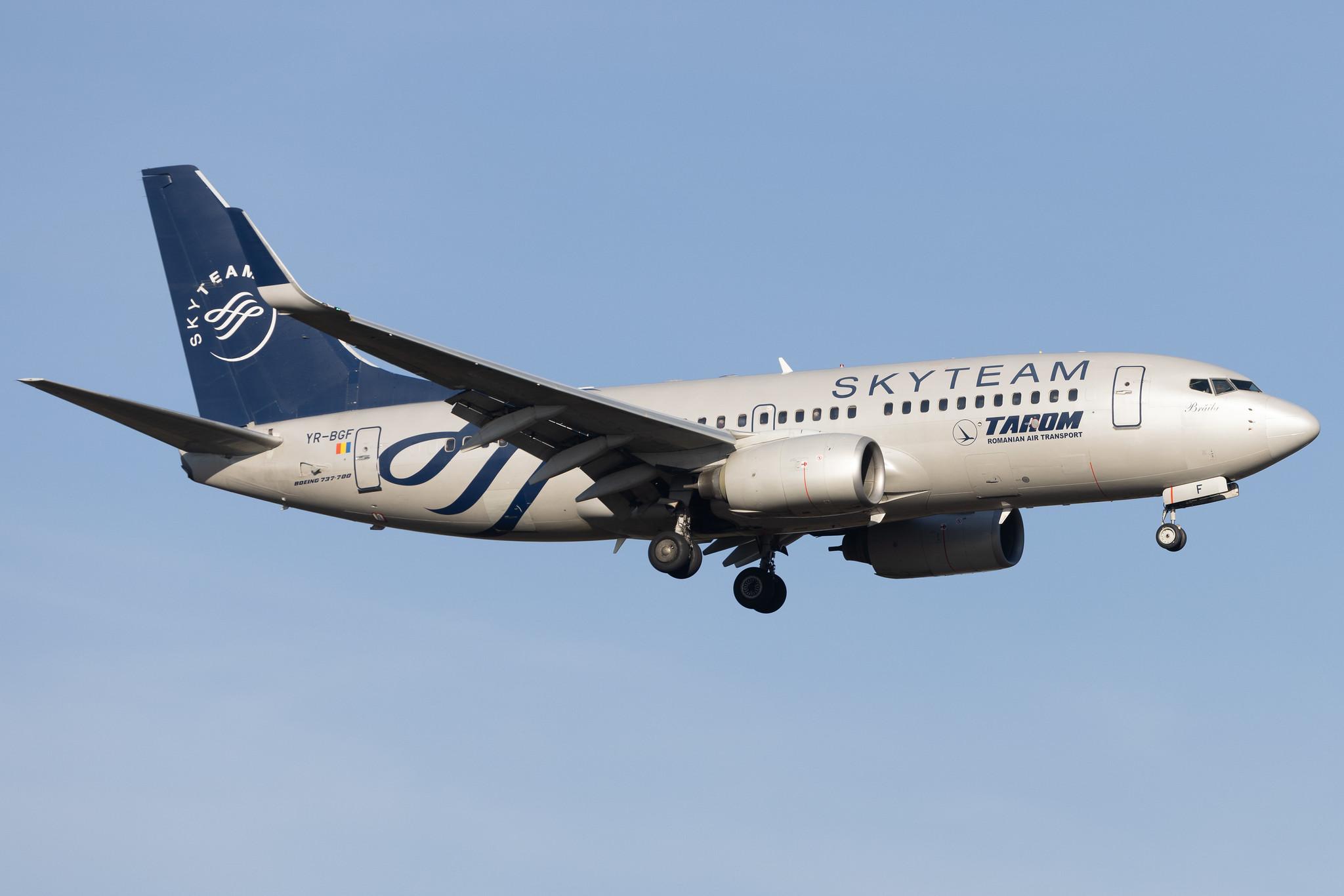 Frankfurt Airport: Tarom (RO / ROT) | Livery: SkyTeam Livery | Boeing 737-78J B737 | YR-BGF | MSN 28440
