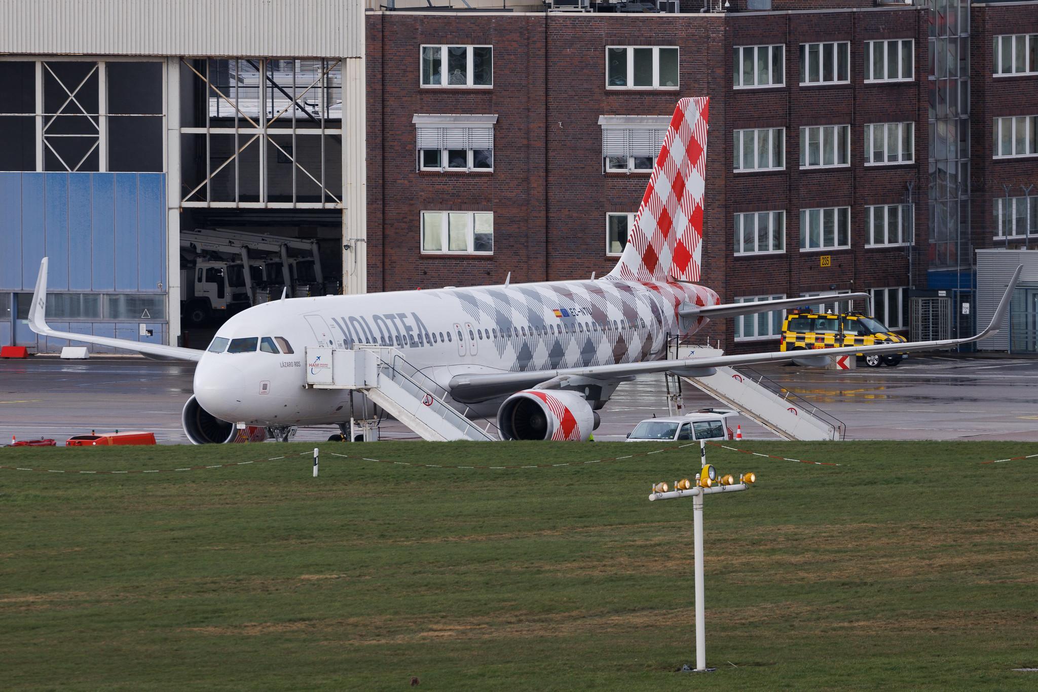 Hamburg Airport: Volotea (V7 / VOE) | Livery: 10 Years Livery | Airbus A320-214 A320 | EC-NTU | MSN 05950