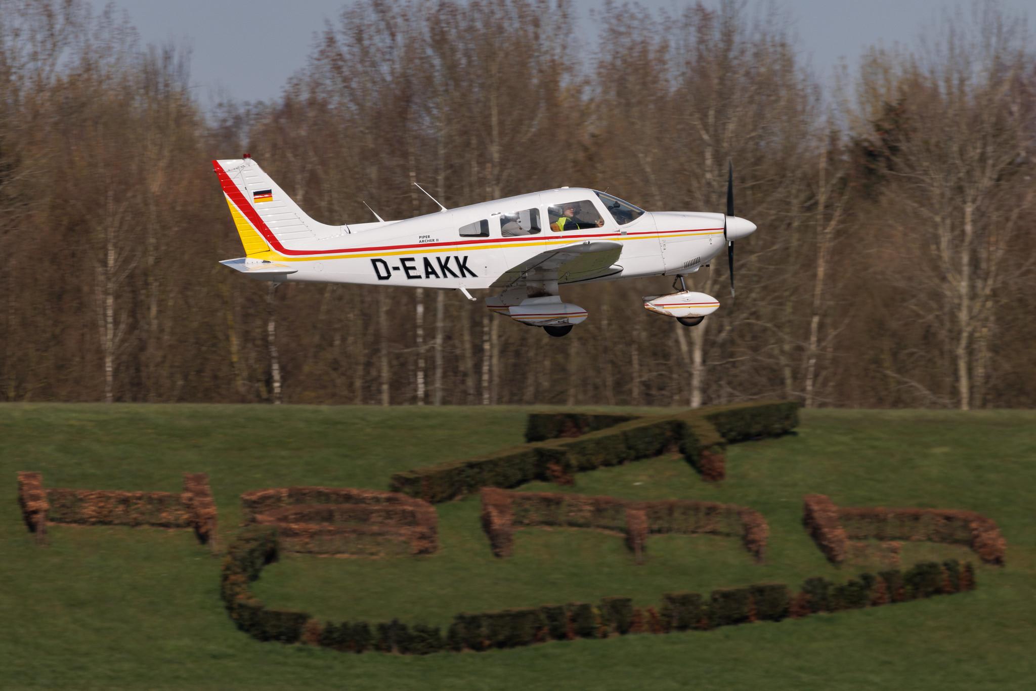 Hamburg Airport: Private owner | Piper PA-28-181 Archer II P28A | D-EAKK | MSN 28-7990417