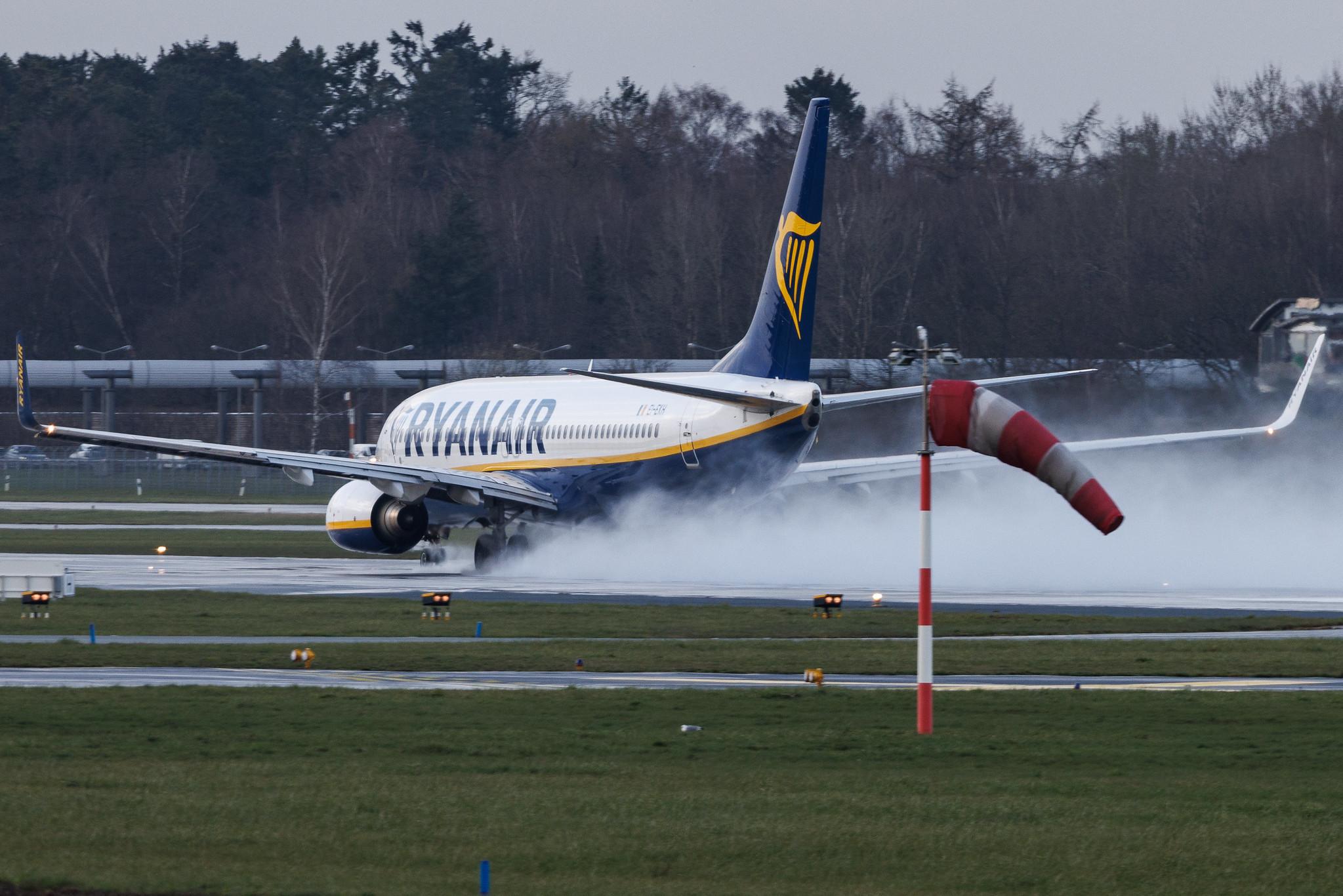 Hamburg Airport: Ryanair (FR / RYR) |  Boeing 737-8AS B738 | EI-EKH | MSN 38493