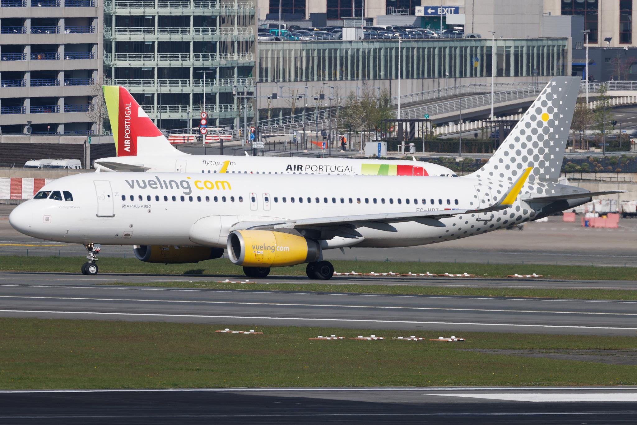 Brussels Airport: Vueling (VY / VLG) | Airbus A320-232 A320 | EC-MBT | MSN 6128