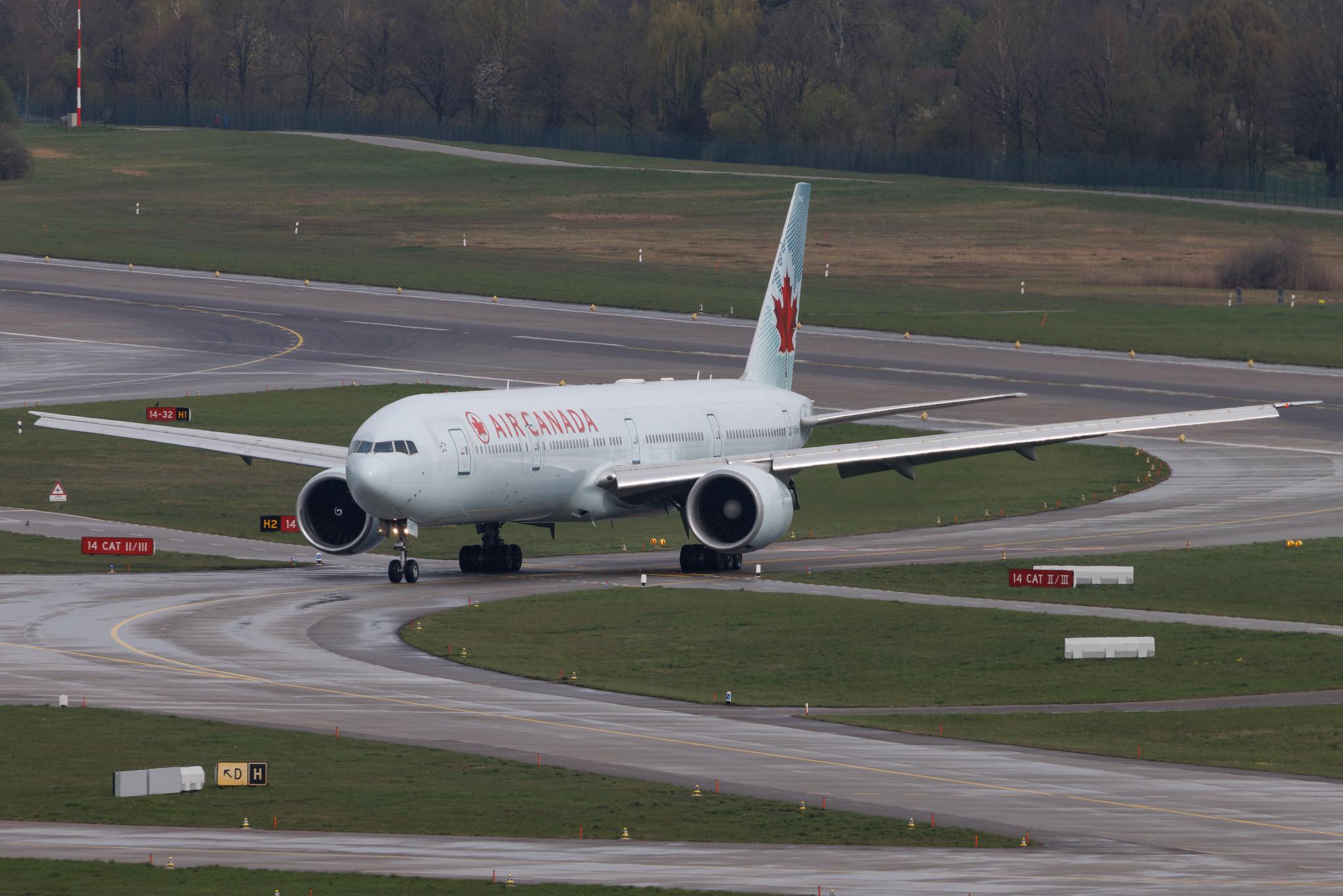 Flughafen Zürich: Air Canada (AC / ACA) | Boeing 777-333(ER) B77W | C-FIVS | MSN 35784